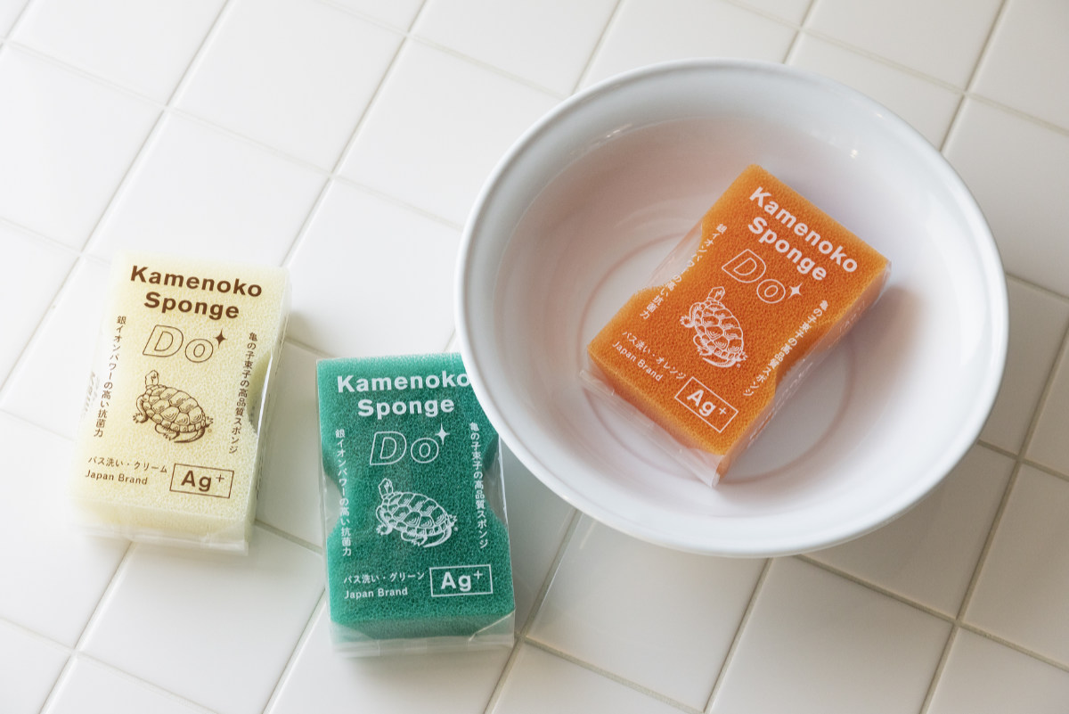 亀の子束子西尾商店 バススポンジ 大判 Do バス洗い 亀の子スポンジ ( 亀の子タワシ 浴室掃除 スポンジ ポリウレタン 水切れがいい 銀イオン 抗菌 大きめ 高品質 プレゼント 掃除用品 掃除グッズ ) 【オレンジ】 オレンジ