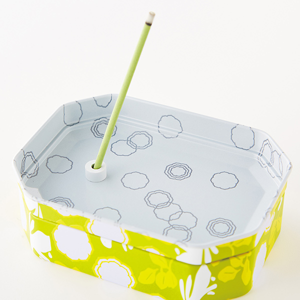 線香 彩風 缶入りアロマインセンス マグネット香立付き 花 ( お線香 香 アロマ お香 ホルダー付き マグネット香立て 香皿 灰固まる 片付け簡単 持ち運び 8分 玄関 リビング ルームフレグランス おしゃれ ) 【海】 海