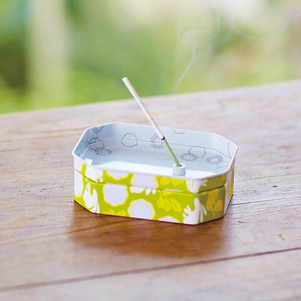 線香 彩風 缶入りアロマインセンス マグネット香立付き 花 ( お線香 香 アロマ お香 ホルダー付き マグネット香立て 香皿 灰固まる 片付け簡単 持ち運び 8分 玄関 リビング ルームフレグランス おしゃれ ) 【海】 海