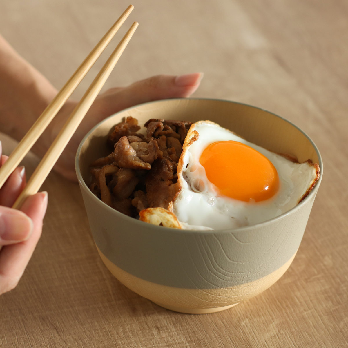 どんぶり 700ml やさしい彩り 抗菌 ( 丼 丼ぶり 日本製 電子レンジ対応 食洗機対応 どんぶり椀 どんぶり鉢 お椀 食器 おしゃれ かわいい 抗菌加工 木目 シンプル 割れにくい 軽い ) 【あかね】 あかね