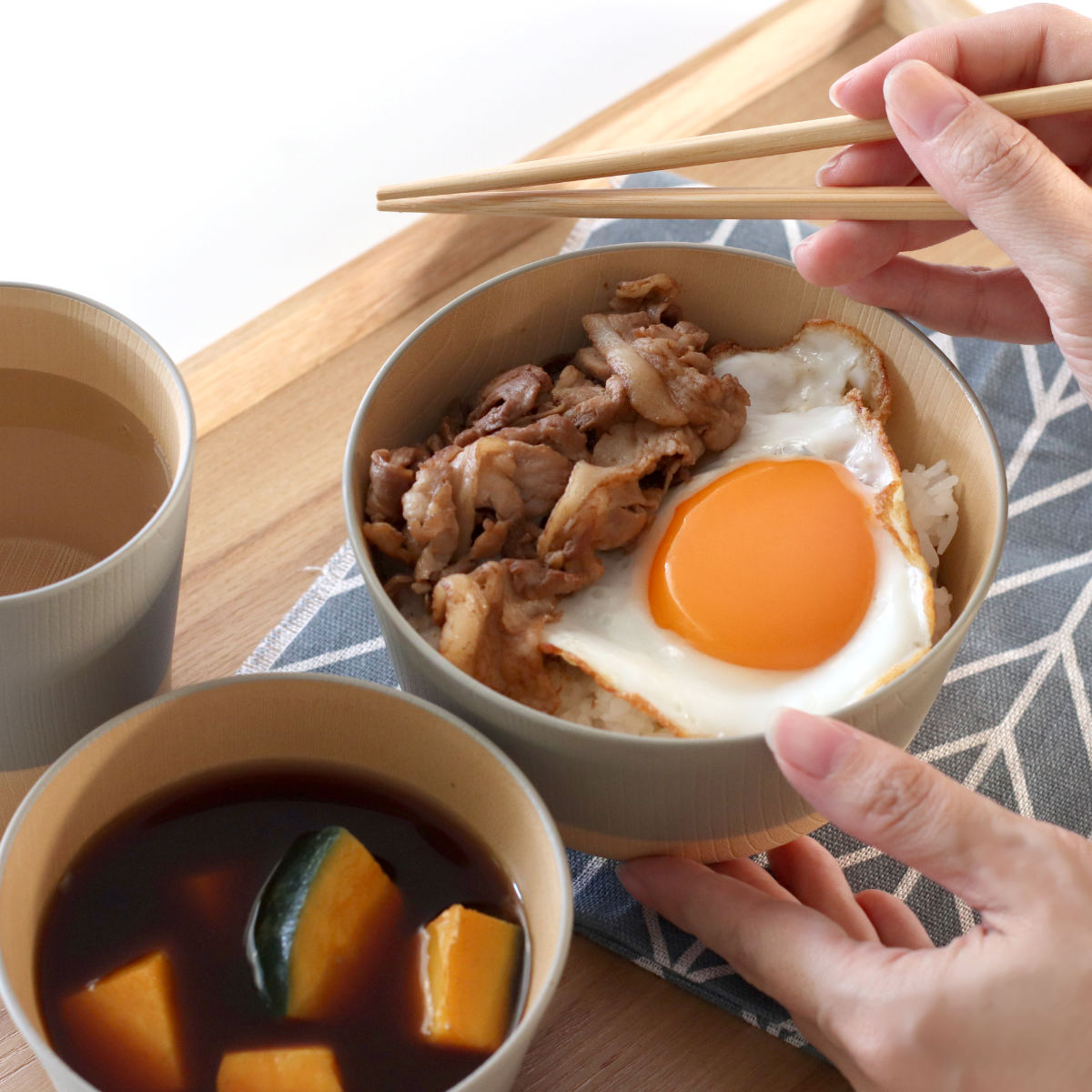 どんぶり 700ml やさしい彩り 抗菌 ( 丼 丼ぶり 日本製 電子レンジ対応 食洗機対応 どんぶり椀 どんぶり鉢 お椀 食器 おしゃれ かわいい 抗菌加工 木目 シンプル 割れにくい 軽い ) 【あかね】 あかね