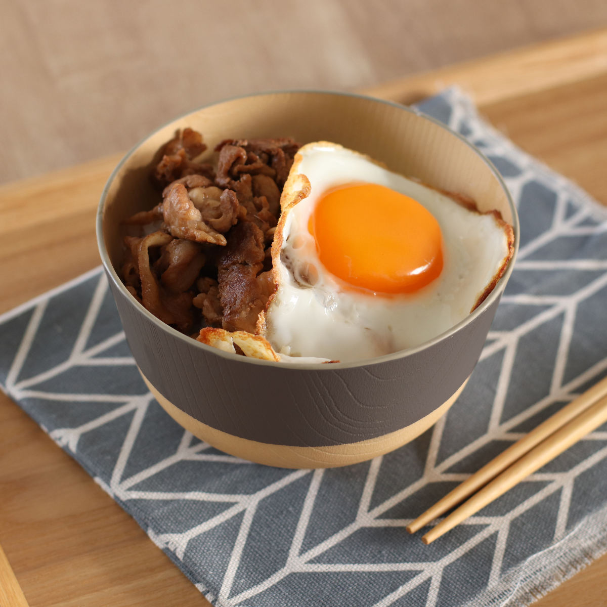 どんぶり 700ml やさしい彩り 抗菌 ( 丼 丼ぶり 日本製 電子レンジ対応 食洗機対応 どんぶり椀 どんぶり鉢 お椀 食器 おしゃれ かわいい 抗菌加工 木目 シンプル 割れにくい 軽い ) 【あかね】 あかね