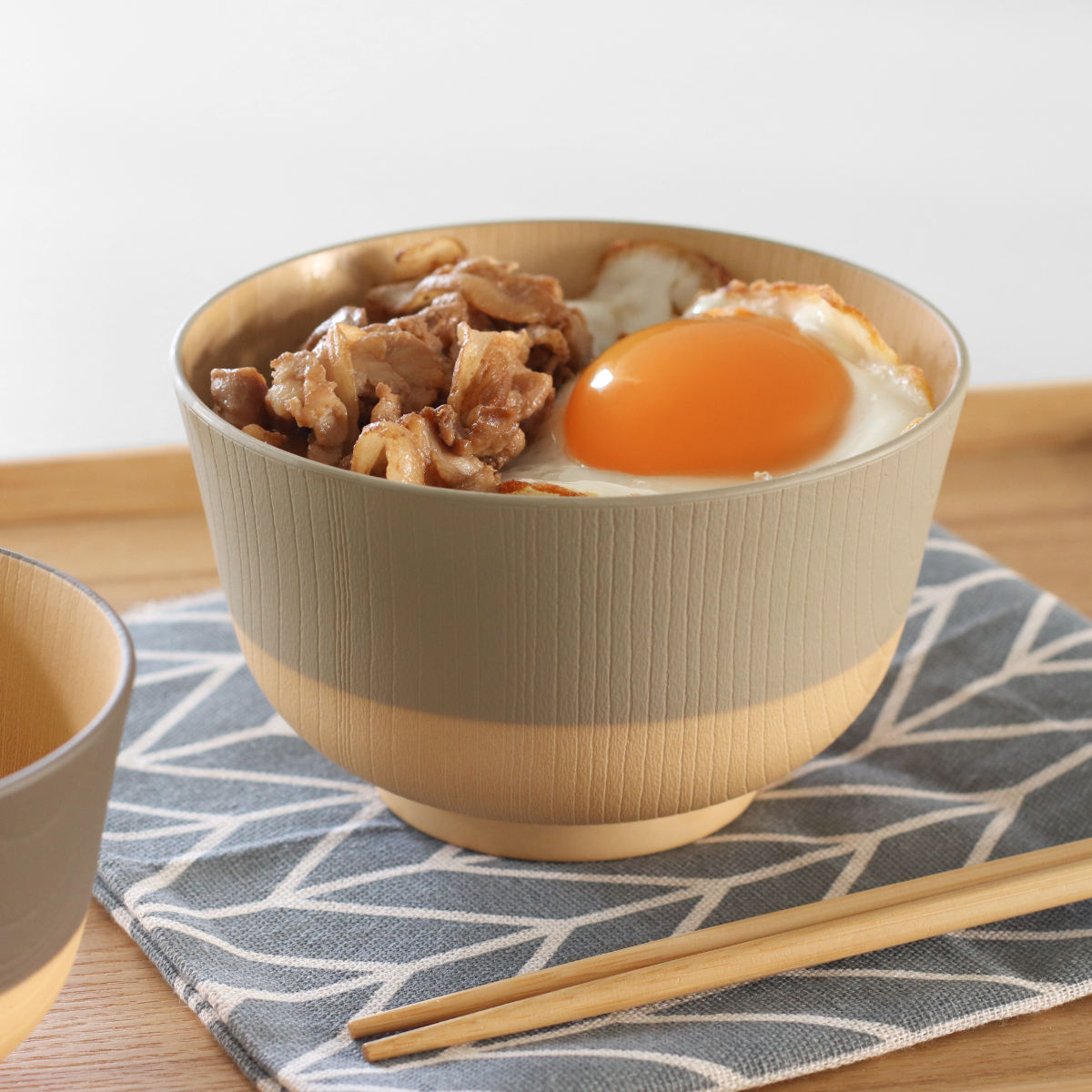 どんぶり 700ml やさしい彩り 抗菌 ( 丼 丼ぶり 日本製 電子レンジ対応 食洗機対応 どんぶり椀 どんぶり鉢 お椀 食器 おしゃれ かわいい 抗菌加工 木目 シンプル 割れにくい 軽い ) 【あかね】 あかね