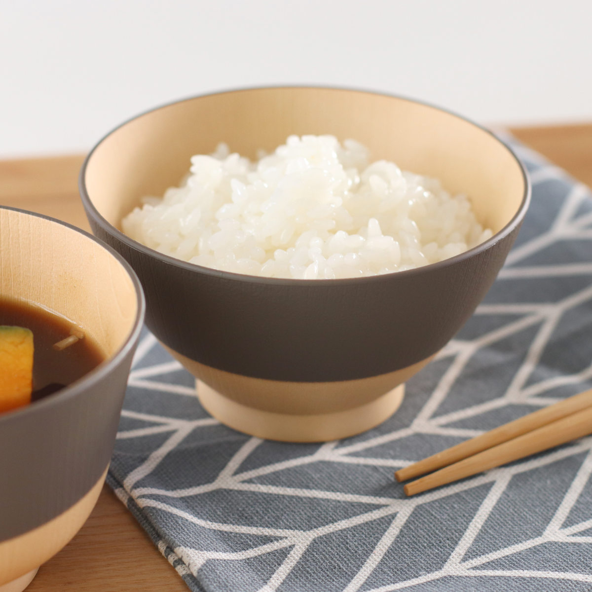 茶碗 12cm やさしい彩り 抗菌 飯椀 同色5個セット ( 日本製 電子レンジ対応 食洗機対応 お茶碗 ご飯茶碗 飯碗 食器 おしゃれ かわいい 抗菌加工 木目 シンプル 割れにくい 軽い ライスボウル ) 【クルミ】 クルミ