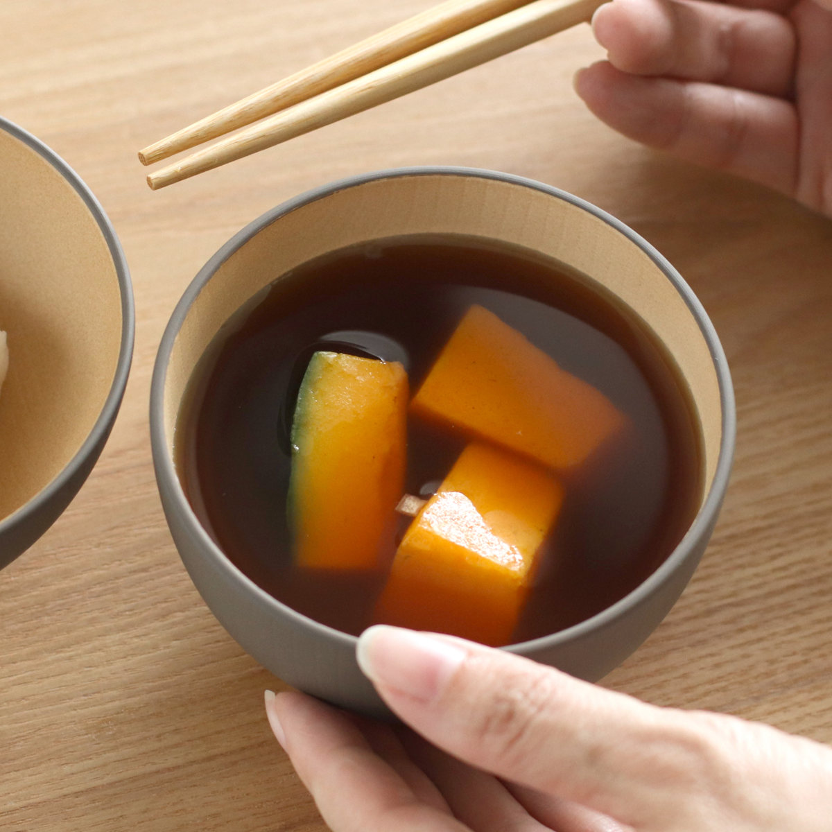 汁椀 250ml やさしい彩り 抗菌 キッズ 同色5個セット ( 日本製 電子レンジ対応 食洗機対応 子ども 子供 食器 お椀 味噌汁 おしゃれ かわいい 抗菌加工 木目 シンプル 割れにくい 軽い スープボウル ) 【クルミ】 クルミ