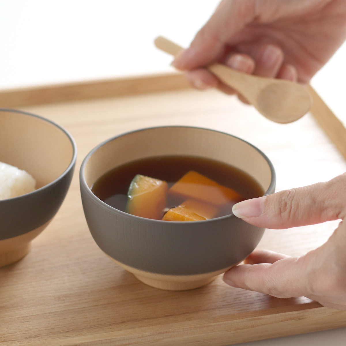 汁椀 250ml やさしい彩り 抗菌 キッズ 同色5個セット ( 日本製 電子レンジ対応 食洗機対応 子ども 子供 食器 お椀 味噌汁 おしゃれ かわいい 抗菌加工 木目 シンプル 割れにくい 軽い スープボウル ) 【クルミ】 クルミ