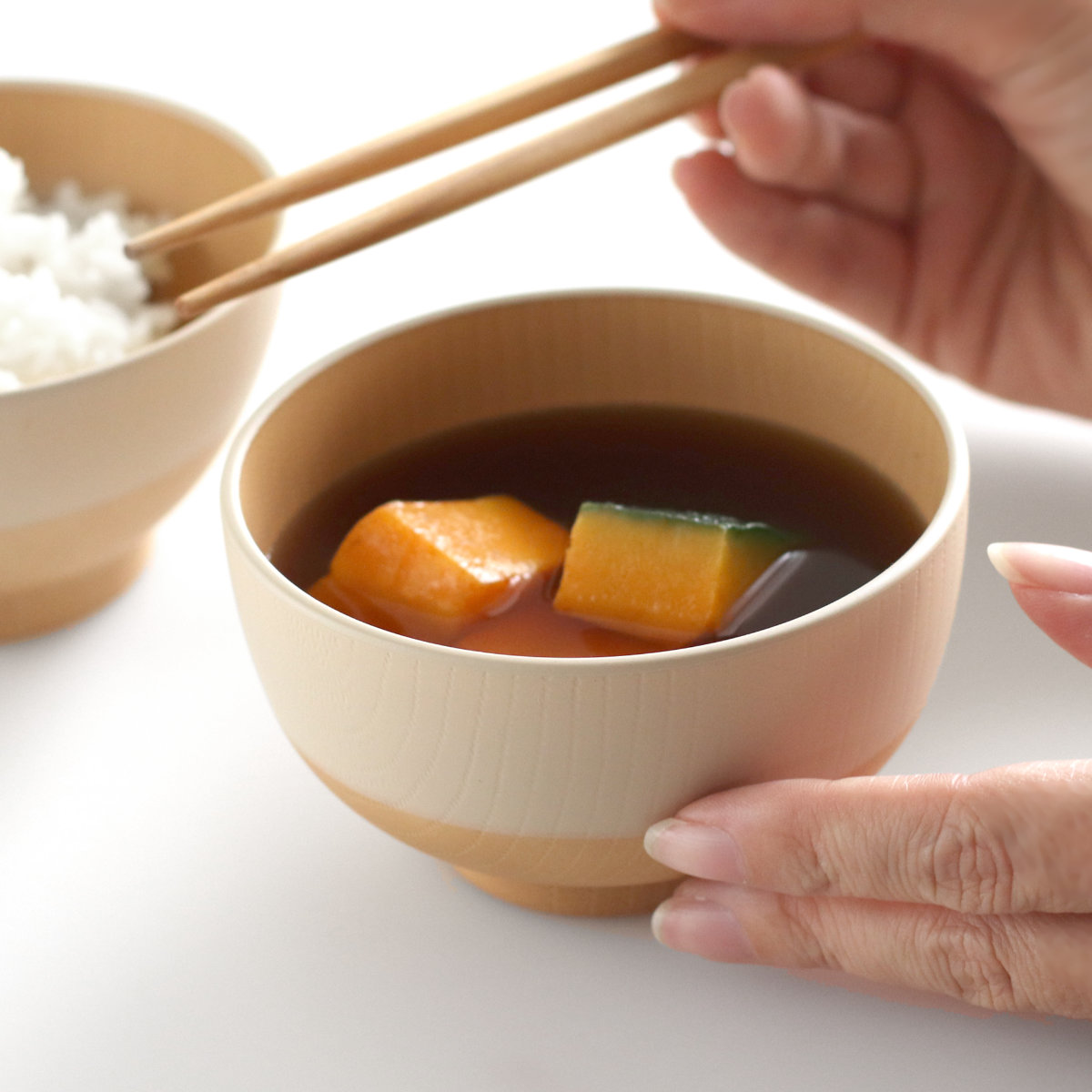 汁椀 250ml やさしい彩り 抗菌 キッズ 同色5個セット ( 日本製 電子レンジ対応 食洗機対応 子ども 子供 食器 お椀 味噌汁 おしゃれ かわいい 抗菌加工 木目 シンプル 割れにくい 軽い スープボウル ) 【クルミ】 クルミ