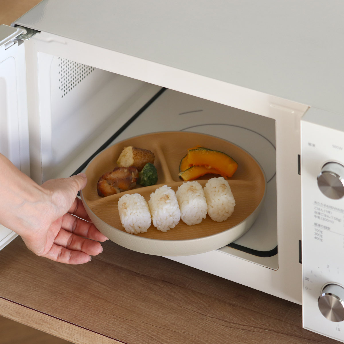 キッチンプレート やさしい彩り キッズ プレート 同色3枚セット ( 21.cm 日本製 電子レンジ対応 食洗機対応 ランチプレート 仕切皿 丸 仕切り皿 おしゃれ かわいい 3つ仕切り 軽い 割れにくい ラウンド ランチ皿 ワンプレート ) 【あかね】 あかね