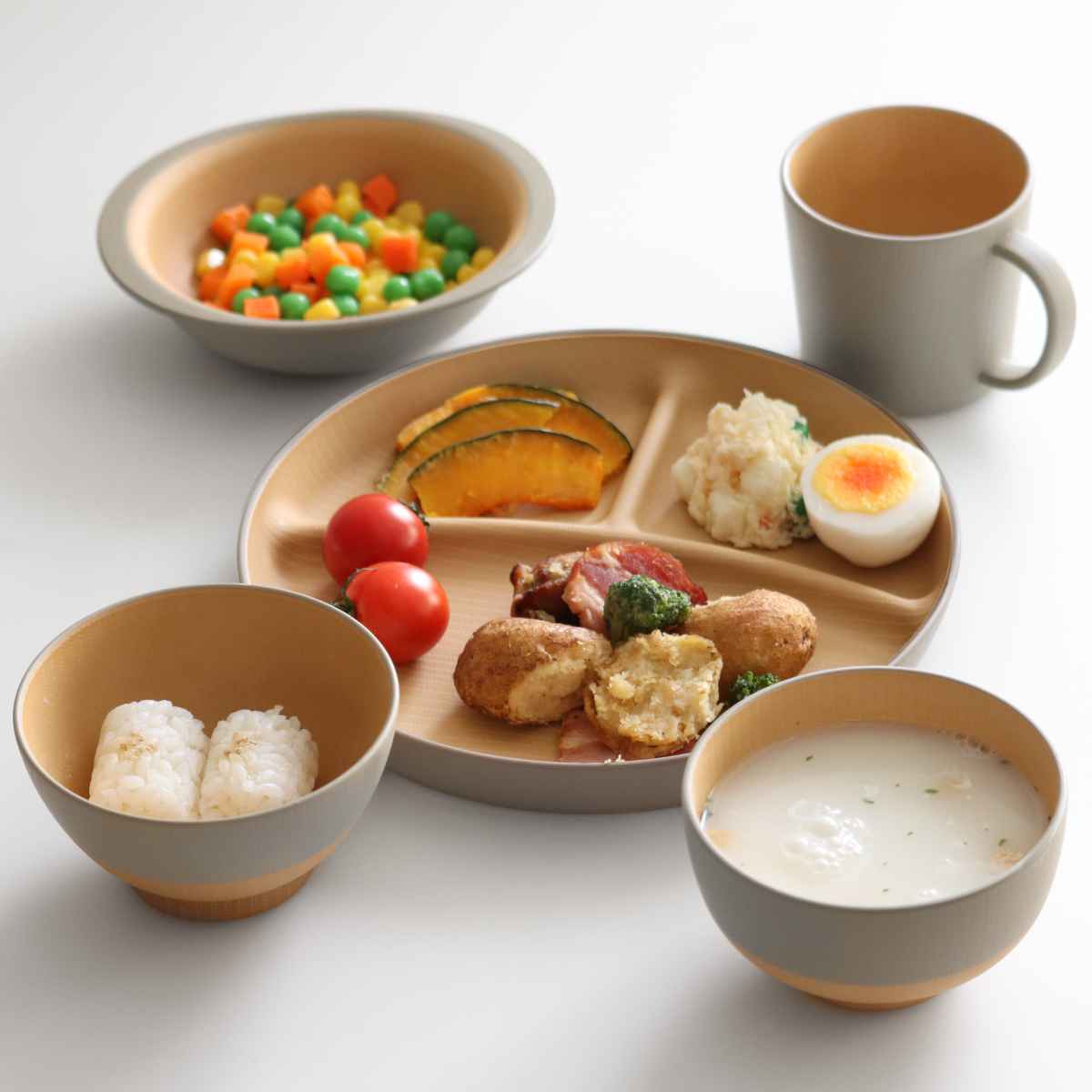 やさしい彩りキッズボウル るり色 同色3個セット ( キッズ 子ども 子供 日本製 電子レンジ対応 食洗機対応 抗菌 15cm 中鉢 子ども用食器 キッズ用 サラダボウル シリアルボウル おやつ スープ 朝食 軽い 割れにくい ) 【あかね】 あかね