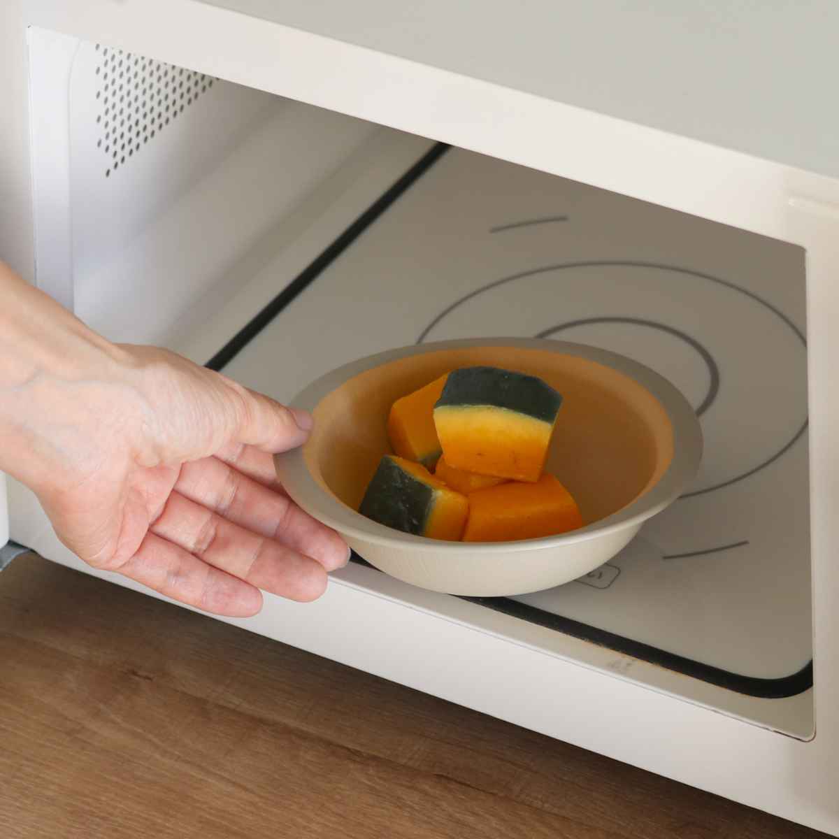 やさしい彩りキッズボウル るり色 同色3個セット ( キッズ 子ども 子供 日本製 電子レンジ対応 食洗機対応 抗菌 15cm 中鉢 子ども用食器 キッズ用 サラダボウル シリアルボウル おやつ スープ 朝食 軽い 割れにくい ) 【あかね】 あかね