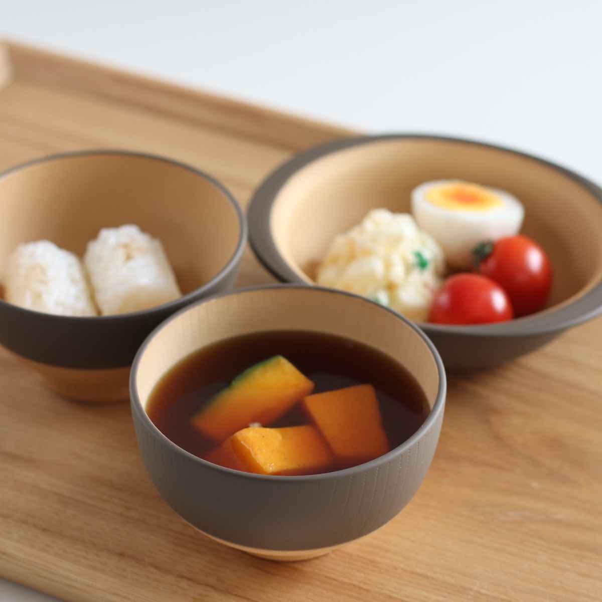 やさしい彩りキッズボウル るり色 同色3個セット ( キッズ 子ども 子供 日本製 電子レンジ対応 食洗機対応 抗菌 15cm 中鉢 子ども用食器 キッズ用 サラダボウル シリアルボウル おやつ スープ 朝食 軽い 割れにくい ) 【あかね】 あかね