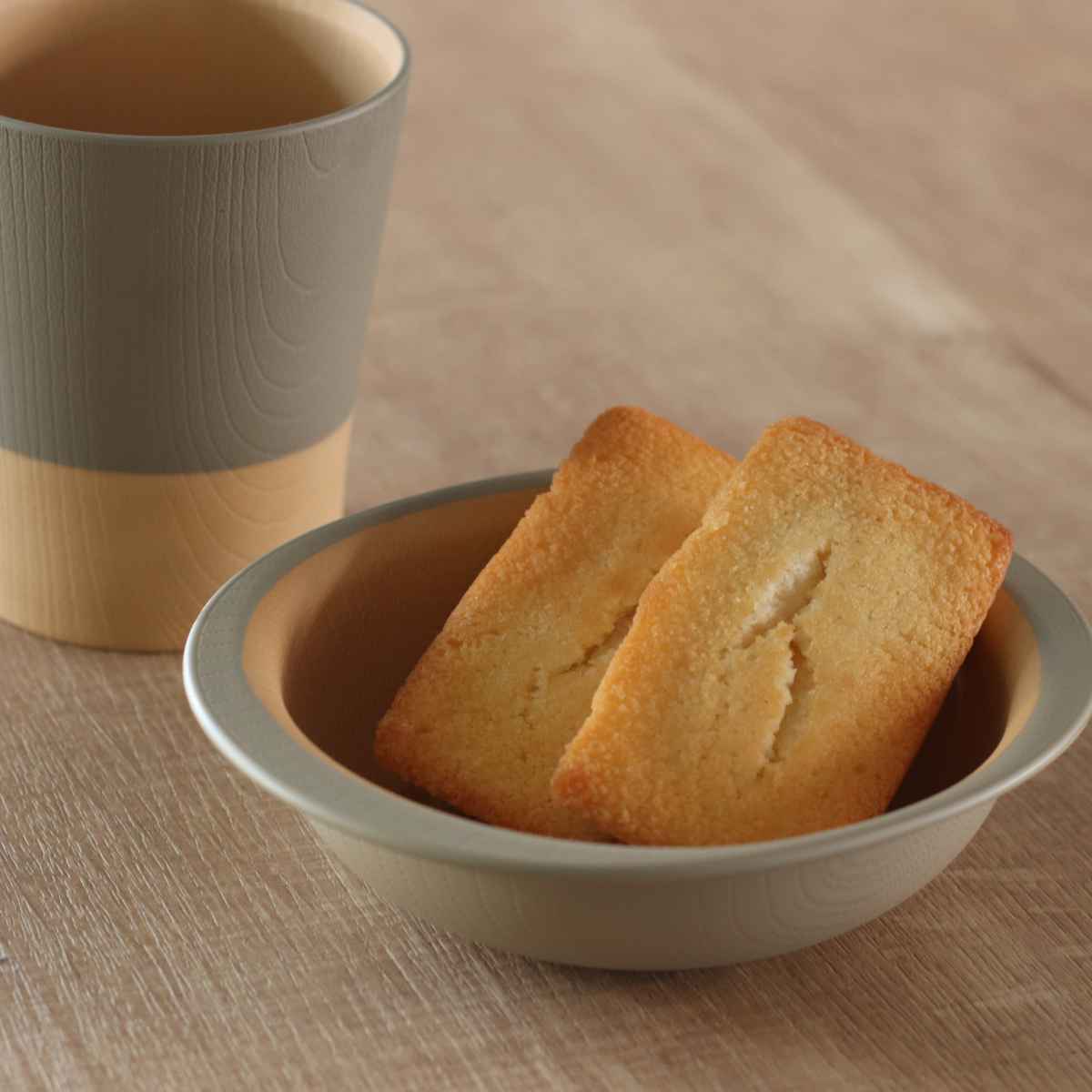 やさしい彩りキッズボウル るり色 同色3個セット ( キッズ 子ども 子供 日本製 電子レンジ対応 食洗機対応 抗菌 15cm 中鉢 子ども用食器 キッズ用 サラダボウル シリアルボウル おやつ スープ 朝食 軽い 割れにくい ) 【あかね】 あかね