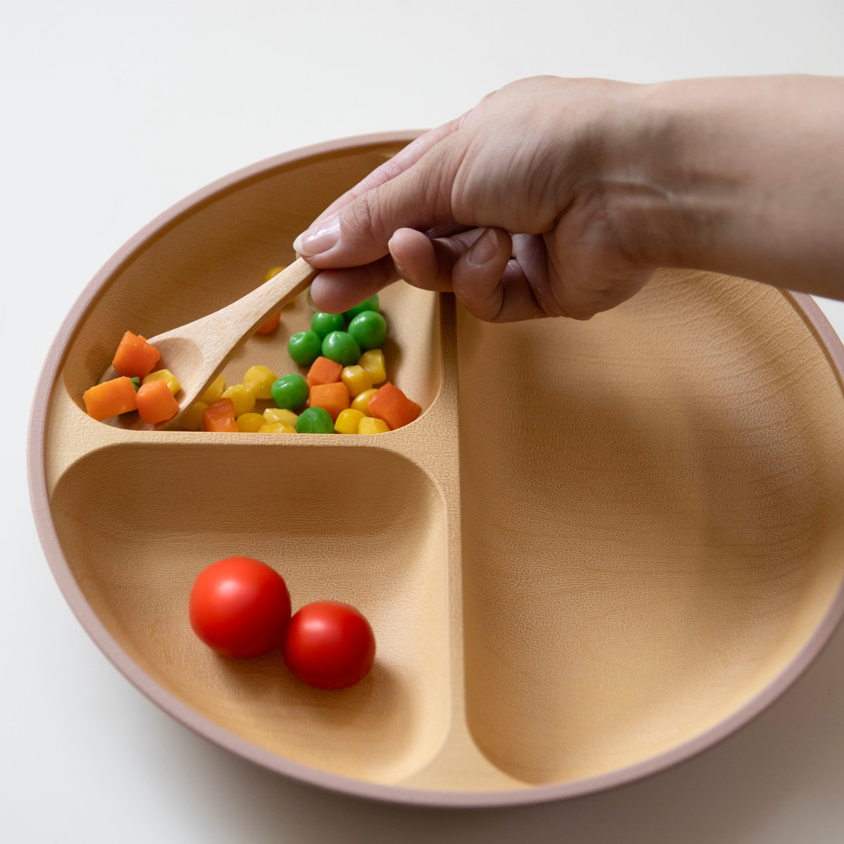 ランチプレート 23cm earth color 抗菌 すくえる 丸 ( 電子レンジ対応 食洗機対応 日本製 プラスチック 仕切り皿 丸皿 3つ仕切り おしゃれ かわいい 軽い 割れにくい シンプル 木目調 子ども 介護 すくいやすい 子供 ) 【グリーン】 グリーン