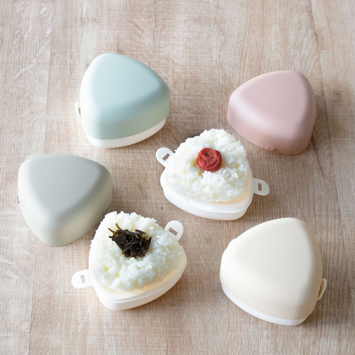 おにぎりケース やさしい彩り おにぎり ( お弁当箱 2段 弁当箱 ランチボックス 食洗機対応 レンジ対応 食洗機OK レンジOK 二段弁当箱 二段 おにぎりランチ 弁当 シール蓋 おむすび 二点ロック 日本製 ) 【サクラ】 サクラ