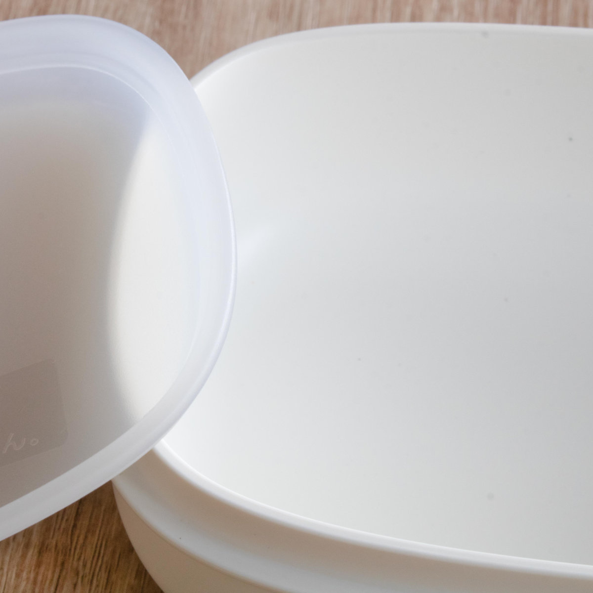 おにぎりケース 弁当箱 440ml やさしい彩り 長手おにぎり ( お弁当箱 2段 ランチボックス 食洗機対応 レンジ対応 食洗機OK レンジOK 二段弁当箱 二段 おにぎりランチ 弁当 シール蓋 おむすび 日本製 ) 【サクラ】 サクラ