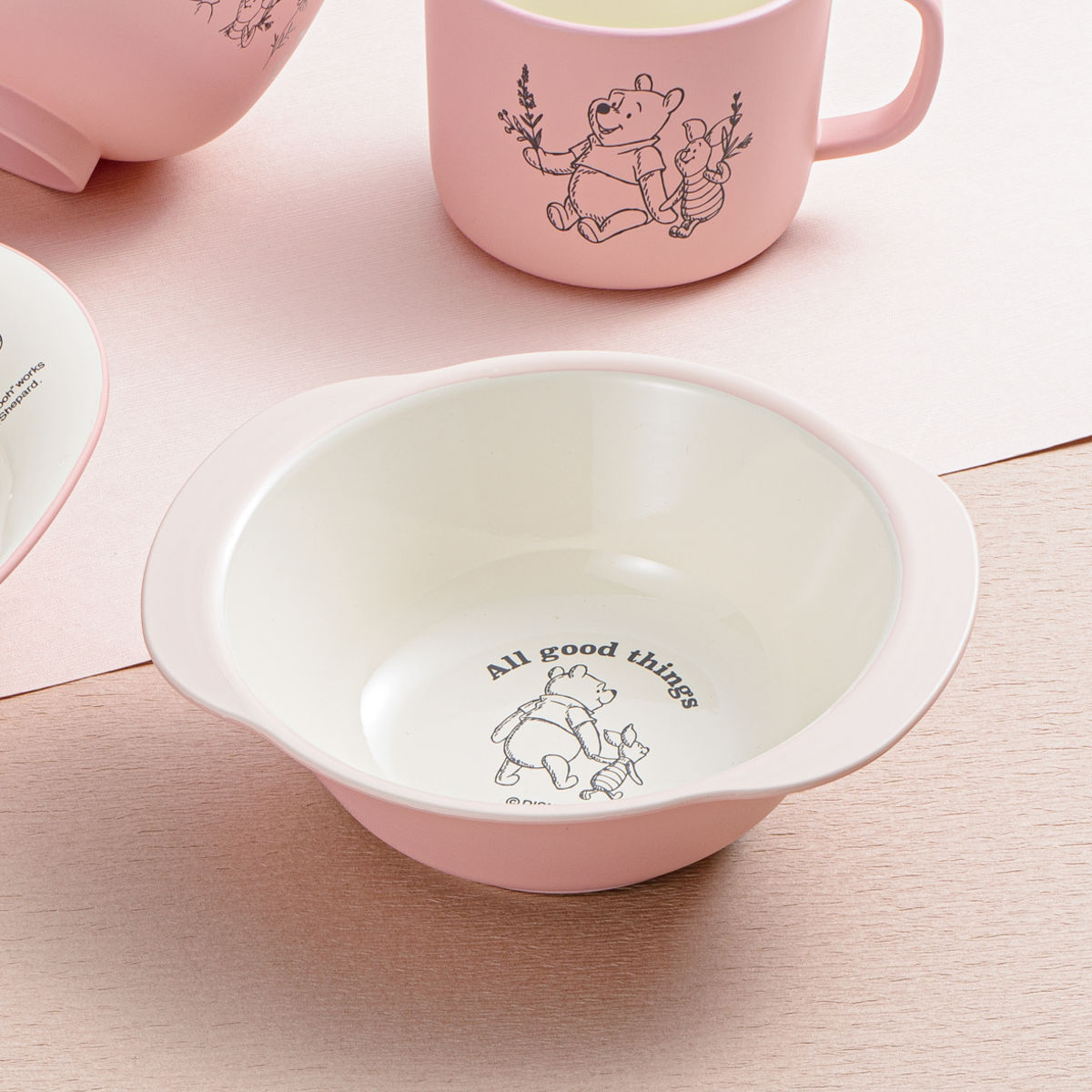 ボウル Pooh Bee 抗菌 くまのプーさん ( BPAフリー 日本製 電子レンジ対応 食洗機対応 プーさん ピグレット 鉢 器 うつわ おしゃれ かわいい ディズニー キャラクター スープ サラダ スープボウル 持ち手付き ) 【グレージュ】 グレージュ