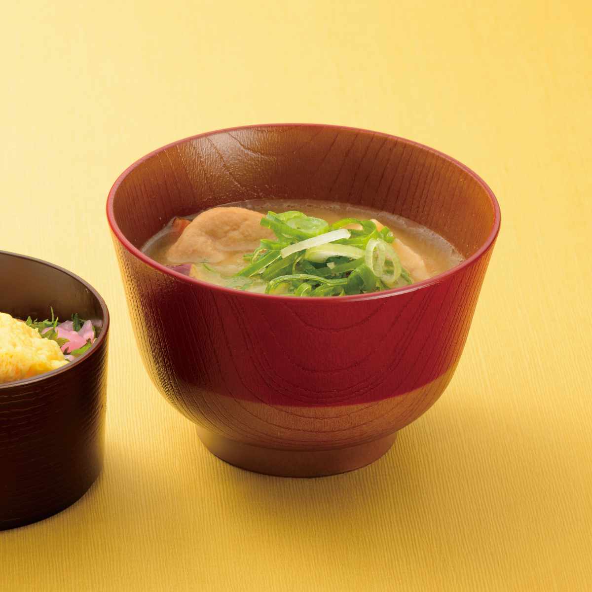 汁椀 日本伝統色 黒/朱 2個入 ( 電子レンジ対応 食洗機対応 BPAフリー 日本製 碗 お椀 味噌汁碗 おしゃれ 軽い 割れにくい 味噌汁 スープ 国産 大人 子ども 木目調 )