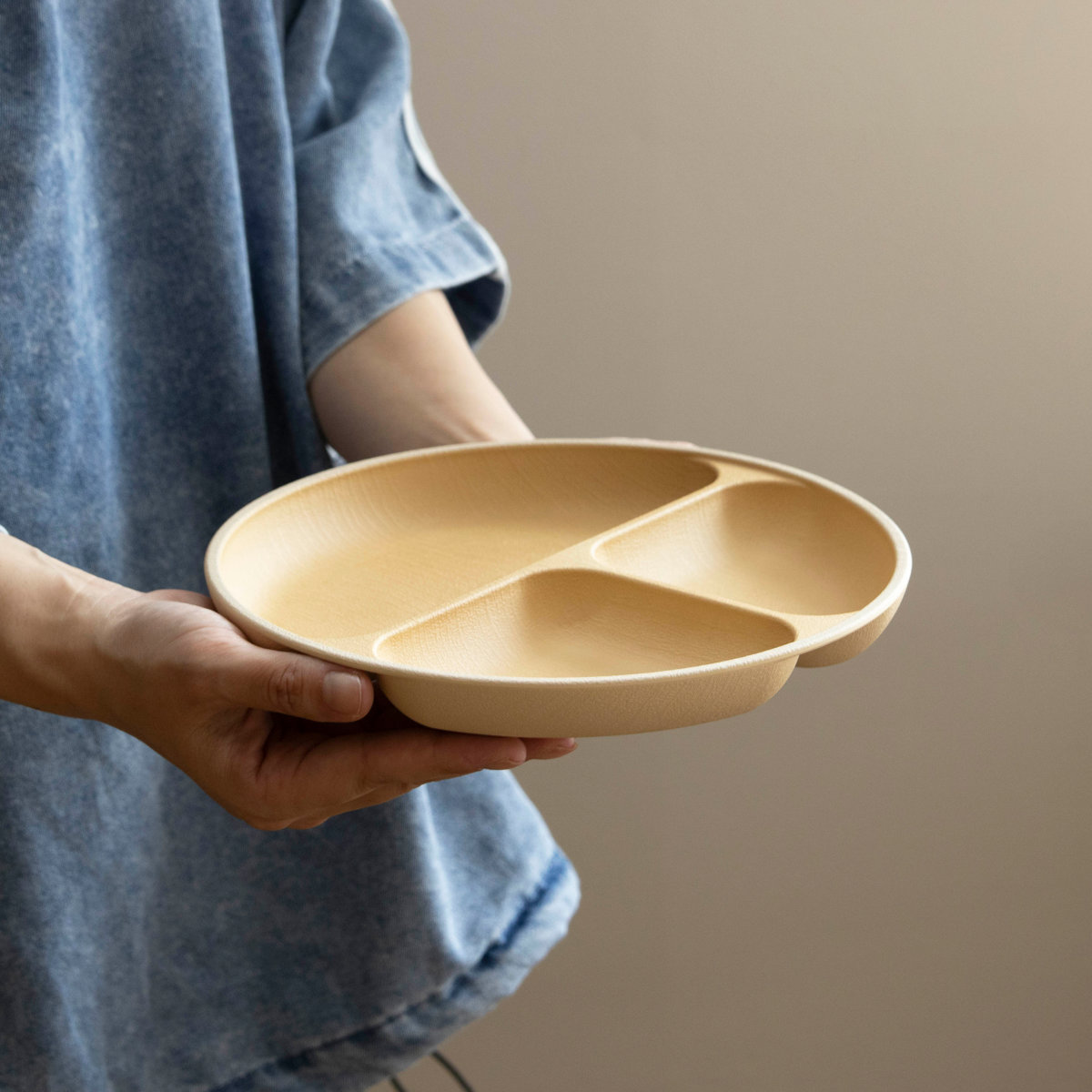 ランチプレート earth color 抗菌 S ( 電子レンジ対応 食洗機対応 BPAフリー 日本製 皿 お皿 プレート 子供 子ども キッズ おしゃれ かわいい 仕切皿 ランチ皿 お子様ランチ 3つ仕切り ワンプレート 木目調 抗菌加工 ) 【グレー】 グレー