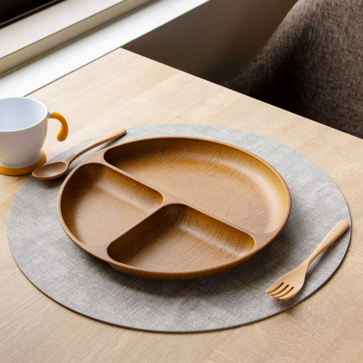 ランチプレート Woody ( 電子レンジ対応 食洗機対応 日本製 BPAフリー 木目調 お皿 皿 ランチ皿 仕切り皿 おしゃれ かわいい シンプル 軽い 割れにくい 子ども 介護 丸 ラウンド 3つ仕切り ) 【オーバルブラウン】 オーバルブラウン