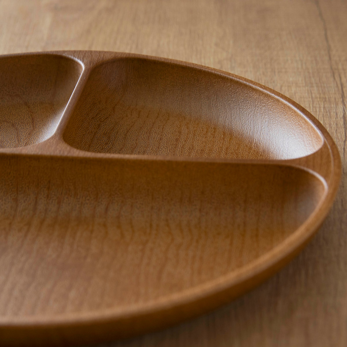 ランチプレート Woody ( 電子レンジ対応 食洗機対応 日本製 BPAフリー 木目調 お皿 皿 ランチ皿 仕切り皿 おしゃれ かわいい シンプル 軽い 割れにくい 子ども 介護 丸 ラウンド 3つ仕切り ) 【オーバルブラウン】 オーバルブラウン