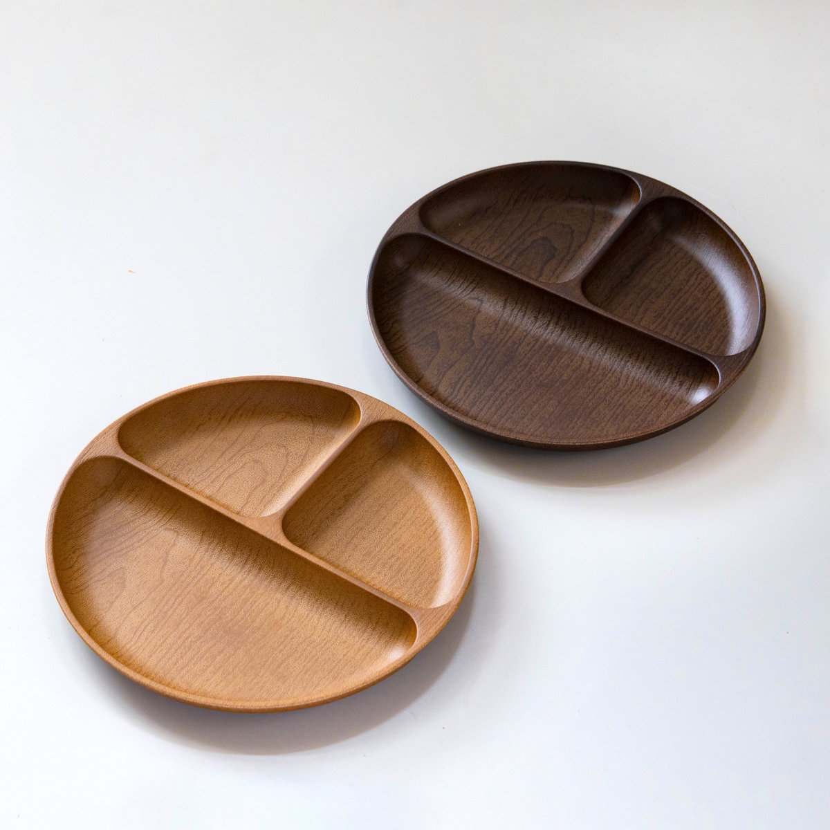 ランチプレート Woody ( 電子レンジ対応 食洗機対応 日本製 BPAフリー 木目調 お皿 皿 ランチ皿 仕切り皿 おしゃれ かわいい シンプル 軽い 割れにくい 子ども 介護 丸 ラウンド 3つ仕切り ) 【オーバルブラウン】 オーバルブラウン