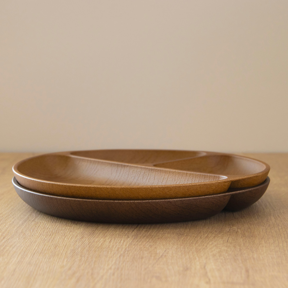 ランチプレート Woody ( 電子レンジ対応 食洗機対応 日本製 BPAフリー 木目調 お皿 皿 ランチ皿 仕切り皿 おしゃれ かわいい シンプル 軽い 割れにくい 子ども 介護 丸 ラウンド 3つ仕切り ) 【オーバルブラウン】 オーバルブラウン