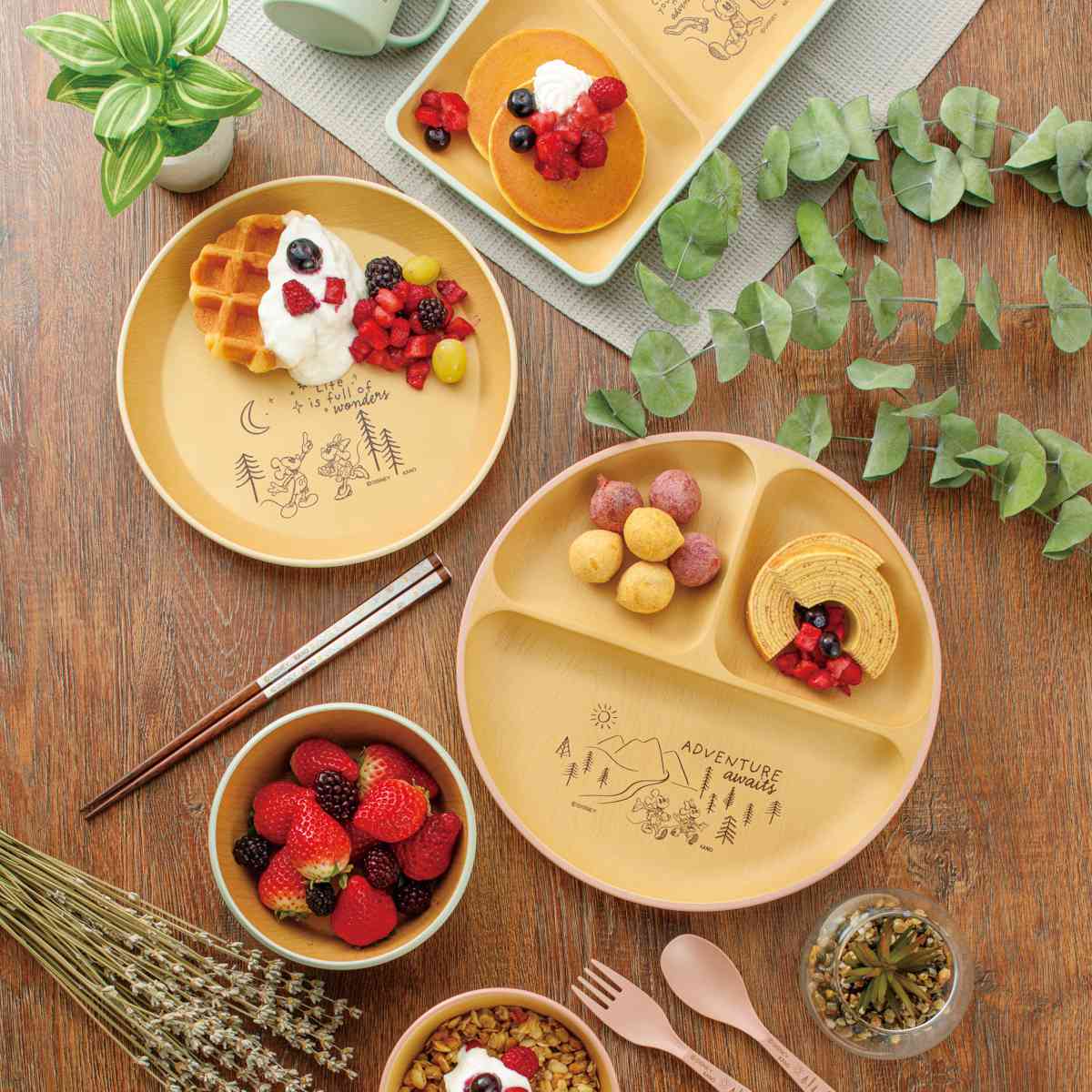 保存容器 500ml 抗菌保存容器 ディズニー ミッキー BPAフリー ( 容器 保存 日本製 電子レンジ対応 食洗機対応 ミッキーマウス 食品保存 丸 ストッカー フードストッカー キャニスター キャラクター 軽い 割れにくい 作り置き ) 【アイボリー】 アイボリー