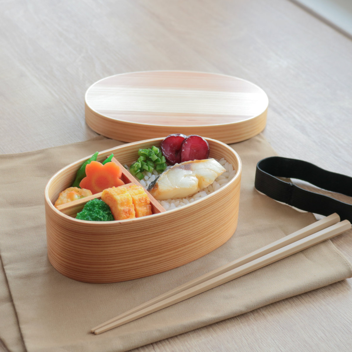 ほんとうに使いやすい曲げわっぱお弁当箱 S 400ml レンジ対応 ( 弁当箱 食洗機対応 女子 大人 木製 ウレタン塗装 曲げわっぱ 小判型 日本製 食洗機OK レンジOK 一段 わっぱ弁当 おしゃれ ゴムバンド付き 仕切り付き )