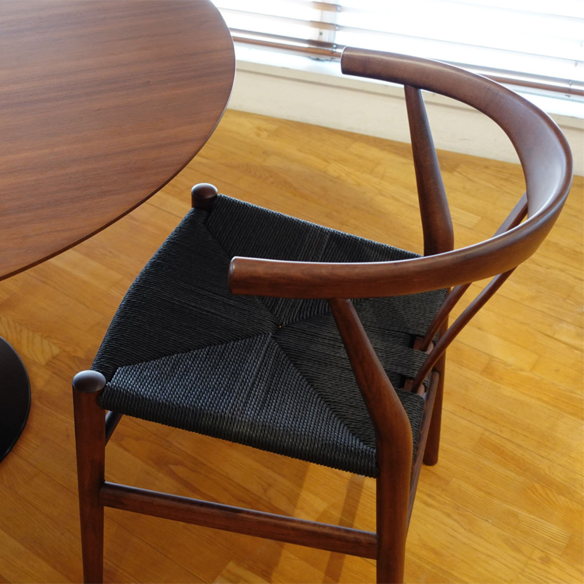 ダイニングチェア 座面高44cm リボーンチェア お掃除ロボット対応 ペーパーコード ビーチ ブラウン塗装 ( リプロダクト デザイナーズチェア チェア Yチェア 椅子 食卓 背もたれ 天然木 ブラウン 北欧 無垢材 曲木 ) 【ブラック】 ブラック
