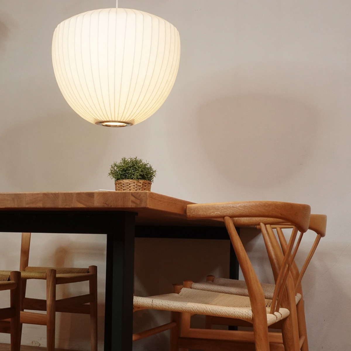 ペンダントライト バブルランプ アップル ( リプロダクト LED ライト 照明 ランプ 吊り下げ 天井 シーリングライト 和モダン 北欧 モダン ジョージネルソン デザイナーズ )