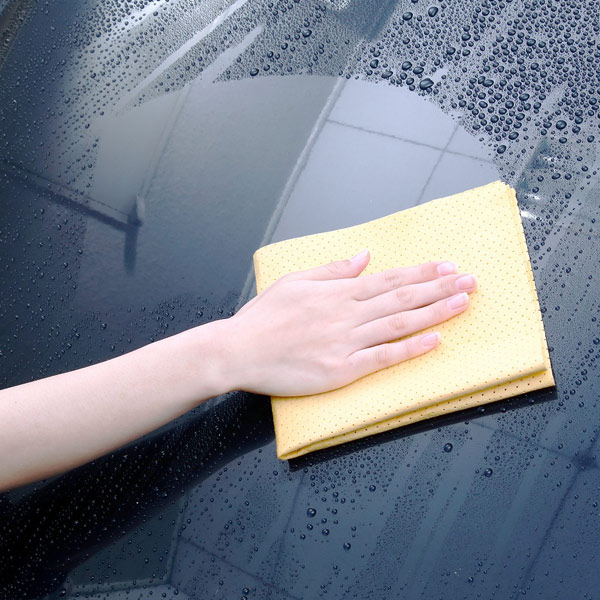 Dショッピング そうじの神様 洗車吸水セーム 洗車クロス 洗車タオル 吸水クロス 吸水力 絞る 繰り返し 使える 穴あき加工 水滴 ふき取り マイクロファイバー 傷つきにくい 洗車 カテゴリ 日用品 その他の販売できる商品 リビングート ドコモの