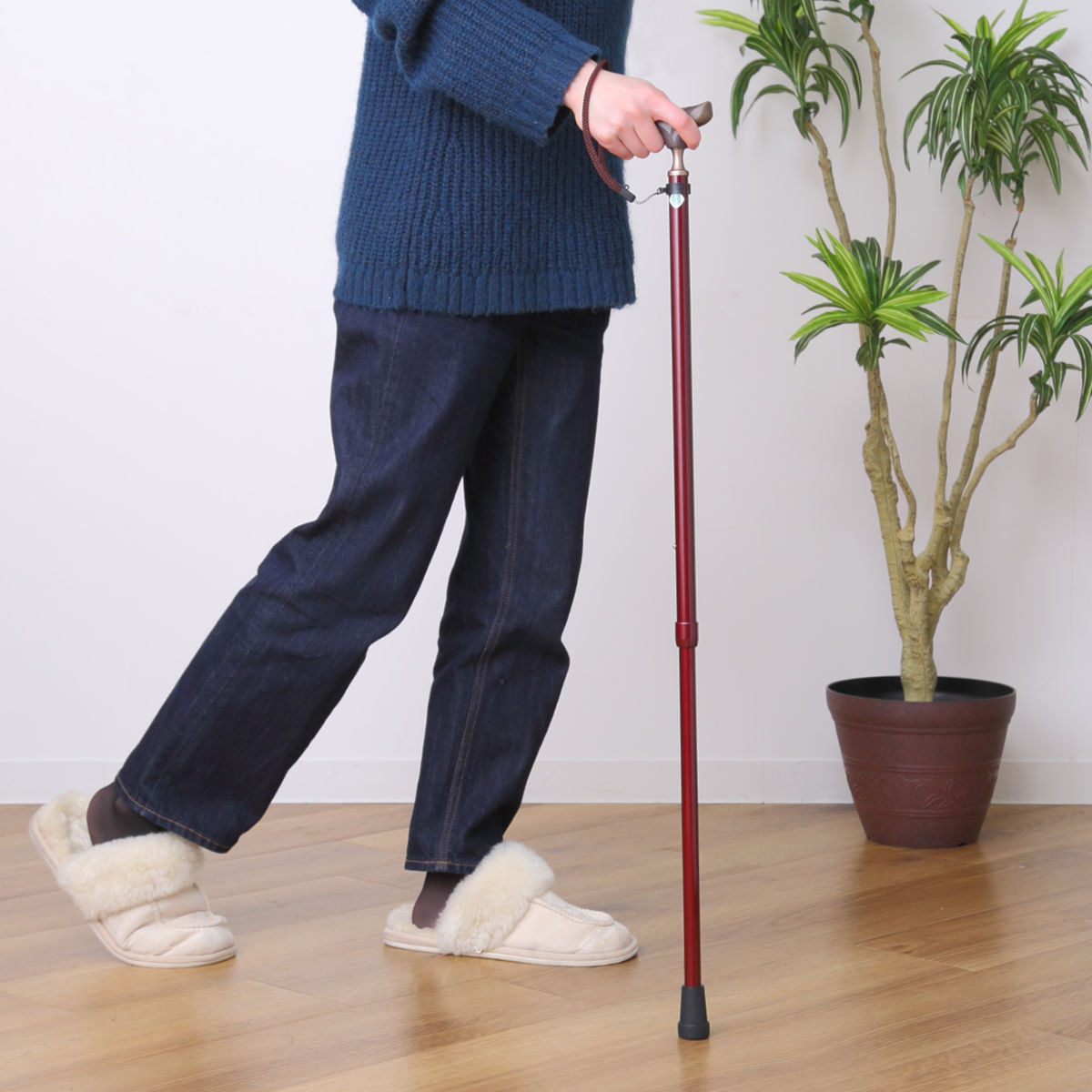 杖 伸縮タイプ 愛杖 抗菌グリップ アルミ 無地 ( つえ ツエ 伸縮杖 一点杖 伸縮 長さ調節 軽量 介護 歩行補助 高齢者 おしゃれ 介護用品 SGマーク 10段階調節 歩行 補助 リハビリ 衝撃吸収 転倒防止 ストラップ付き ) 【レッド】 レッド