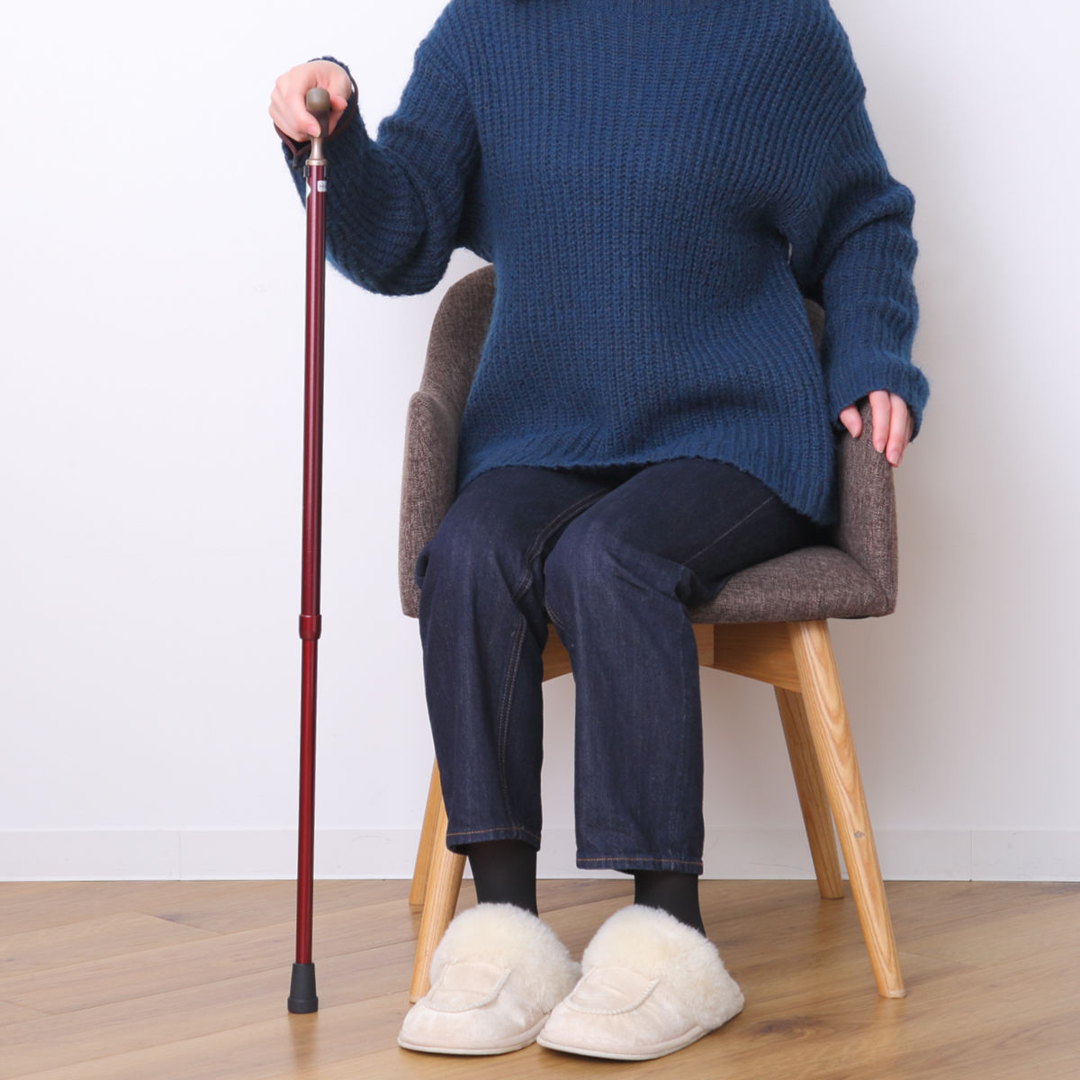 杖 伸縮タイプ 愛杖 抗菌グリップ アルミ 無地 ( つえ ツエ 伸縮杖 一点杖 伸縮 長さ調節 軽量 介護 歩行補助 高齢者 おしゃれ 介護用品 SGマーク 10段階調節 歩行 補助 リハビリ 衝撃吸収 転倒防止 ストラップ付き ) 【レッド】 レッド