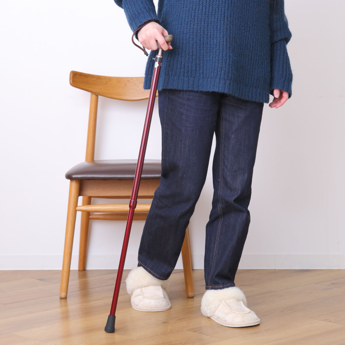 杖 伸縮タイプ 愛杖 抗菌グリップ アルミ 無地 ( つえ ツエ 伸縮杖 一点杖 伸縮 長さ調節 軽量 介護 歩行補助 高齢者 おしゃれ 介護用品 SGマーク 10段階調節 歩行 補助 リハビリ 衝撃吸収 転倒防止 ストラップ付き ) 【レッド】 レッド