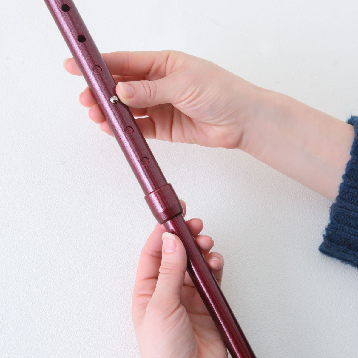 杖 伸縮タイプ 愛杖 抗菌グリップ アルミ 無地 ( つえ ツエ 伸縮杖 一点杖 伸縮 長さ調節 軽量 介護 歩行補助 高齢者 おしゃれ 介護用品 SGマーク 10段階調節 歩行 補助 リハビリ 衝撃吸収 転倒防止 ストラップ付き ) 【レッド】 レッド