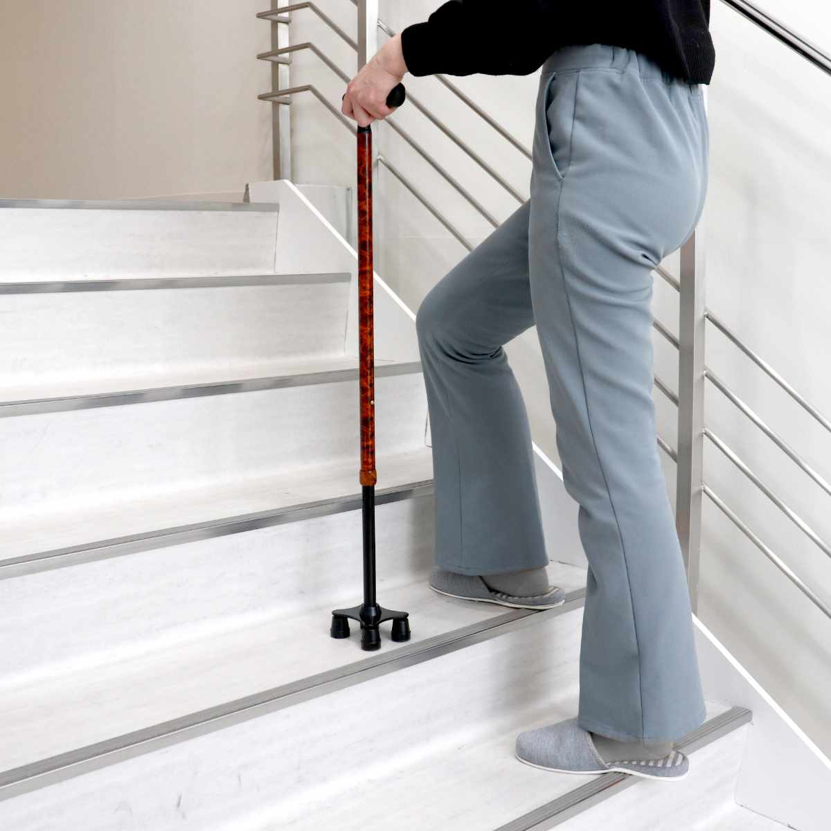 杖 伸縮 4点杖 愛杖 スリム 非課税 ( つえ ツエ 介護 歩行補助 四点杖 外出 歩行関連用品 福祉 歩行関連 散歩 転倒防止 調節 調整可能 スリムネック ) 【レッド】 レッド