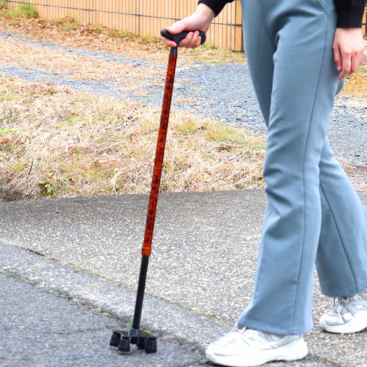 杖 伸縮 4点杖 愛杖 スリム 非課税 ( つえ ツエ 介護 歩行補助 四点杖 外出 歩行関連用品 福祉 歩行関連 散歩 転倒防止 調節 調整可能 スリムネック ) 【レッド】 レッド