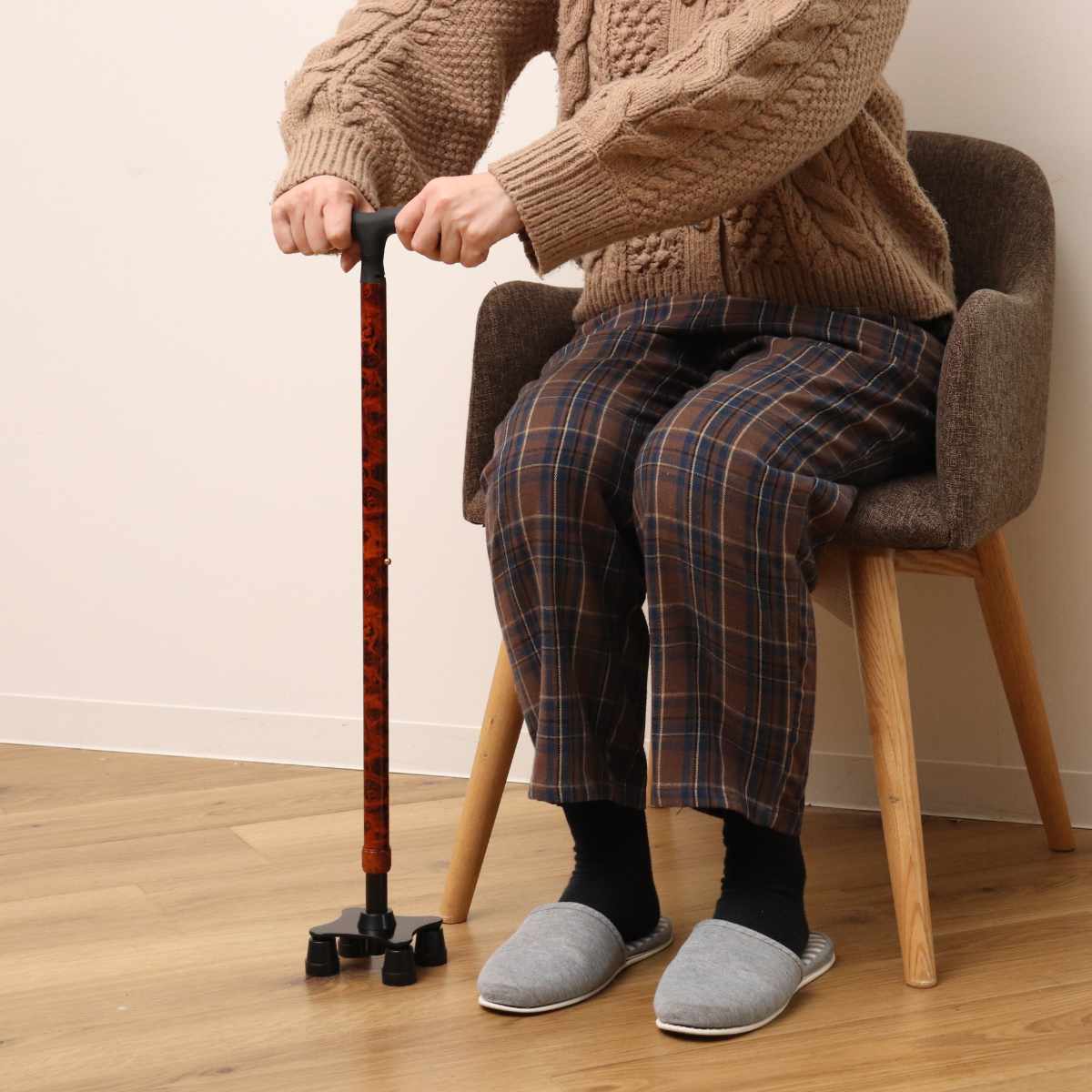 杖 伸縮 4点杖 愛杖 スリム 非課税 ( つえ ツエ 介護 歩行補助 四点杖 外出 歩行関連用品 福祉 歩行関連 散歩 転倒防止 調節 調整可能 スリムネック ) 【レッド】 レッド