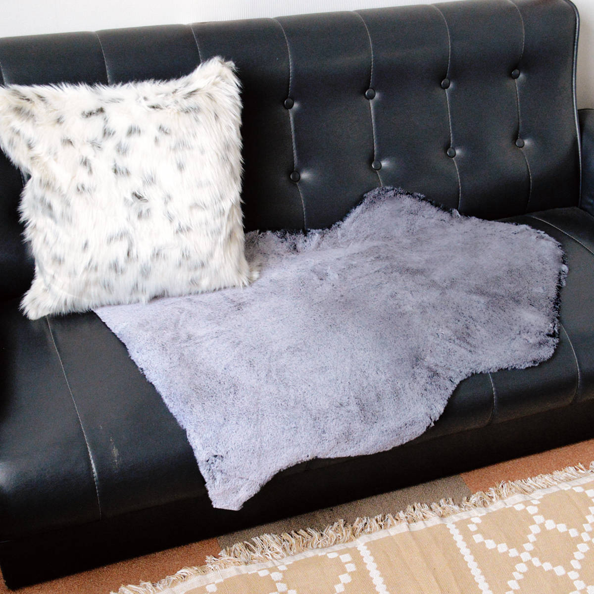 フロアマット リッシュ アクセントラグ S ( ラグ 玄関マット インテリア フェイクファー ふわふわ アニマル 敷き物 マット ロングファー かわいい 高級感 癒し もこもこ 毛並み ロング 幅90cm ) 【ブラックラビット】 ブラックラビット