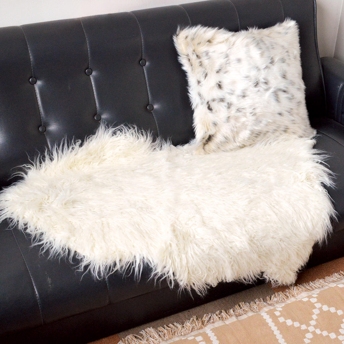 フロアマット リッシュ アクセントラグ S ( ラグ 玄関マット インテリア フェイクファー ふわふわ アニマル 敷き物 マット ロングファー かわいい 高級感 癒し もこもこ 毛並み ロング 幅90cm ) 【ブラックラビット】 ブラックラビット