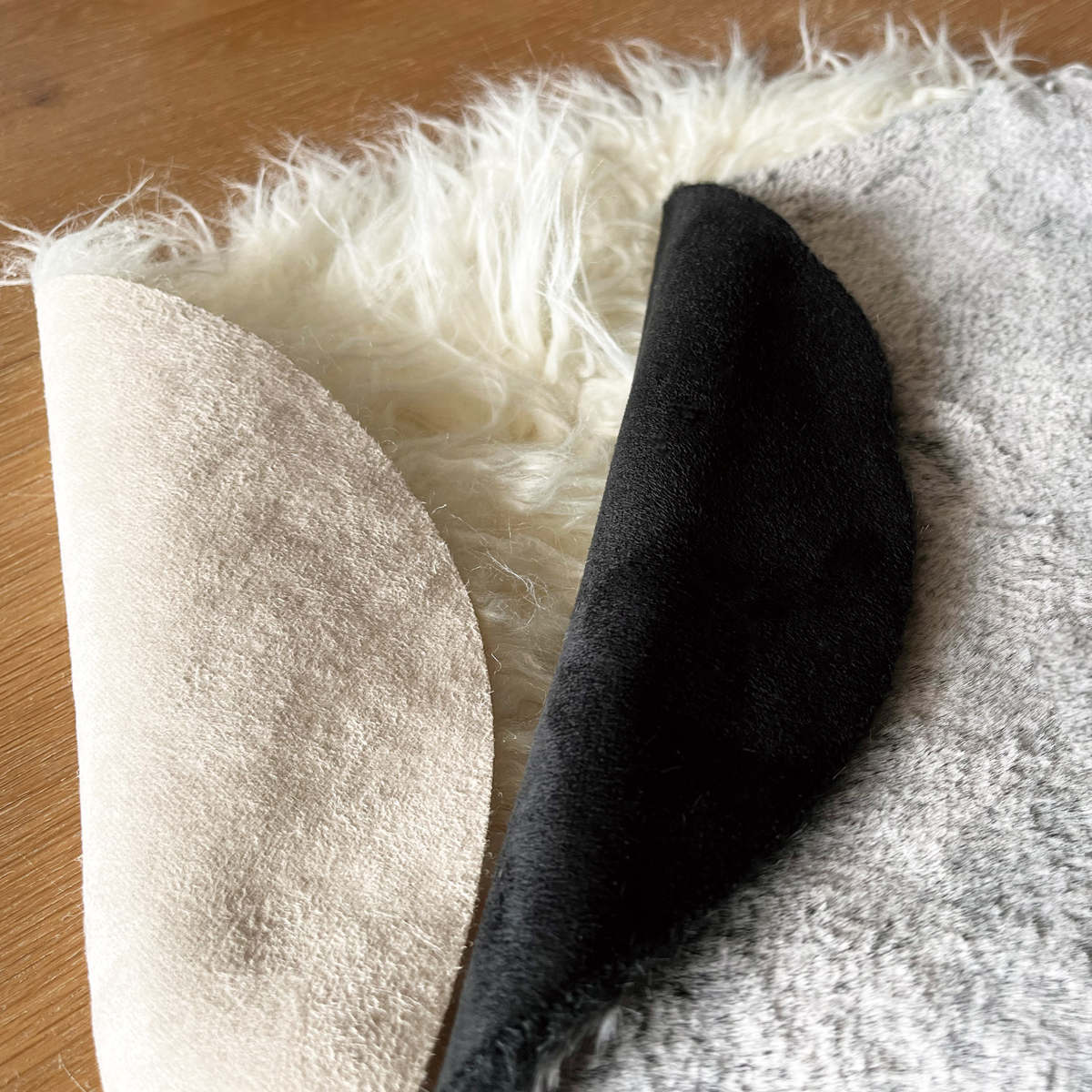 フロアマット リッシュ アクセントラグ S ( ラグ 玄関マット インテリア フェイクファー ふわふわ アニマル 敷き物 マット ロングファー かわいい 高級感 癒し もこもこ 毛並み ロング 幅90cm ) 【ブラックラビット】 ブラックラビット