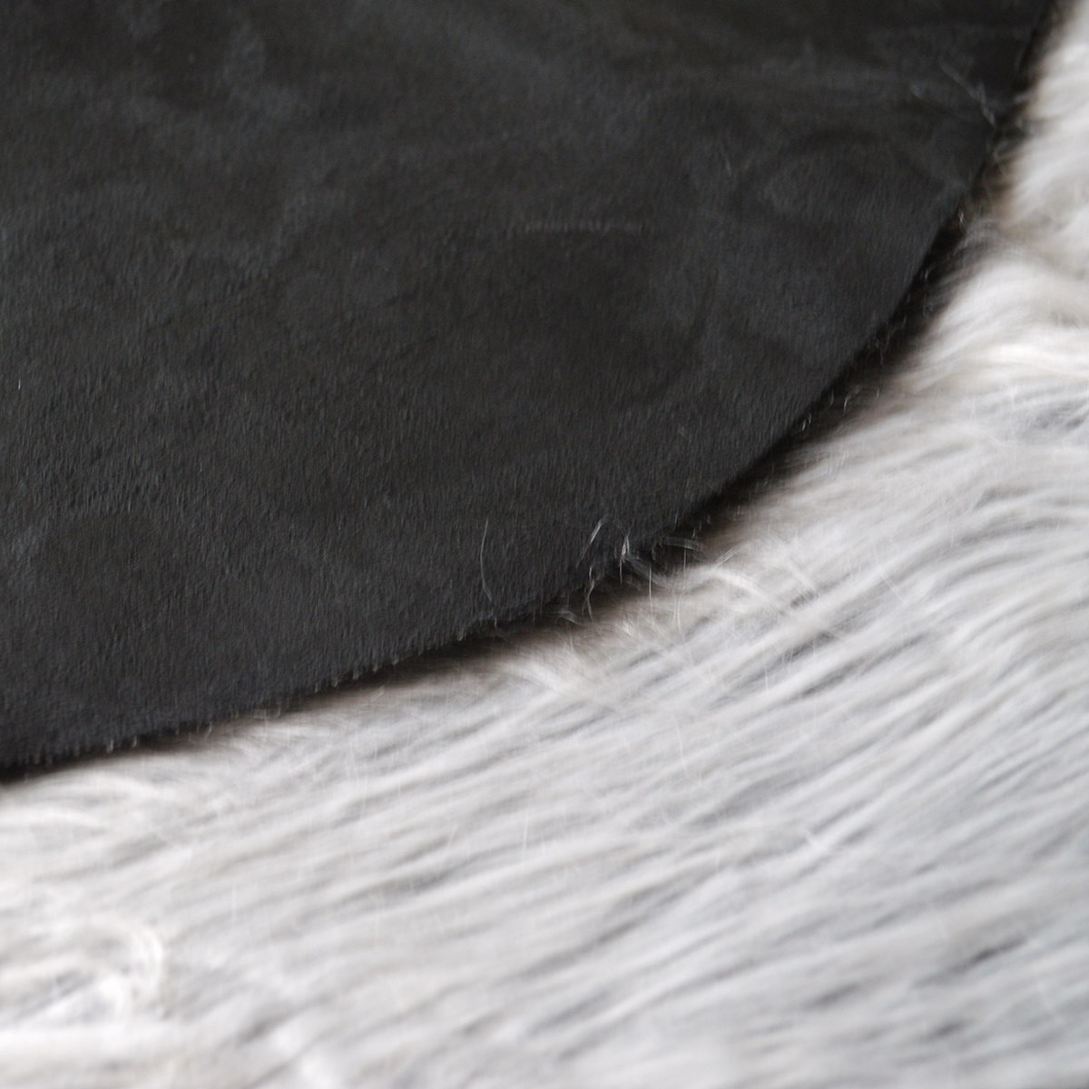 フロアマット リッシュ アクセントラグ L ( ラグ 玄関マット インテリア フェイクファー ふわふわ アニマル 敷き物 マット ロングファー かわいい 高級感 癒し もこもこ 毛並み ロング 幅110cm ) 【ブラックラビット】 ブラックラビット