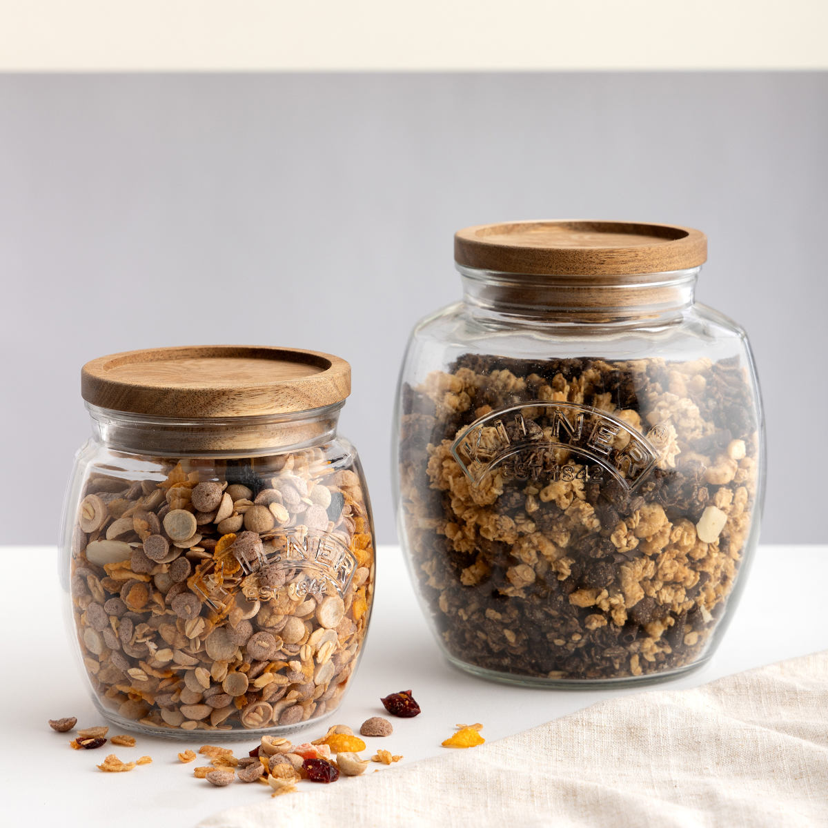 保存瓶 KILNER 木蓋 850ml Universal Jar Acacia Wooden Lid ( キルナー ガラス 木製フタ 食洗機対応 密閉容器 ガラスジャー キャニスター ガラス保存瓶 お菓子 グラノーラ ピクルス 調味料 小物入れ おしゃれ )