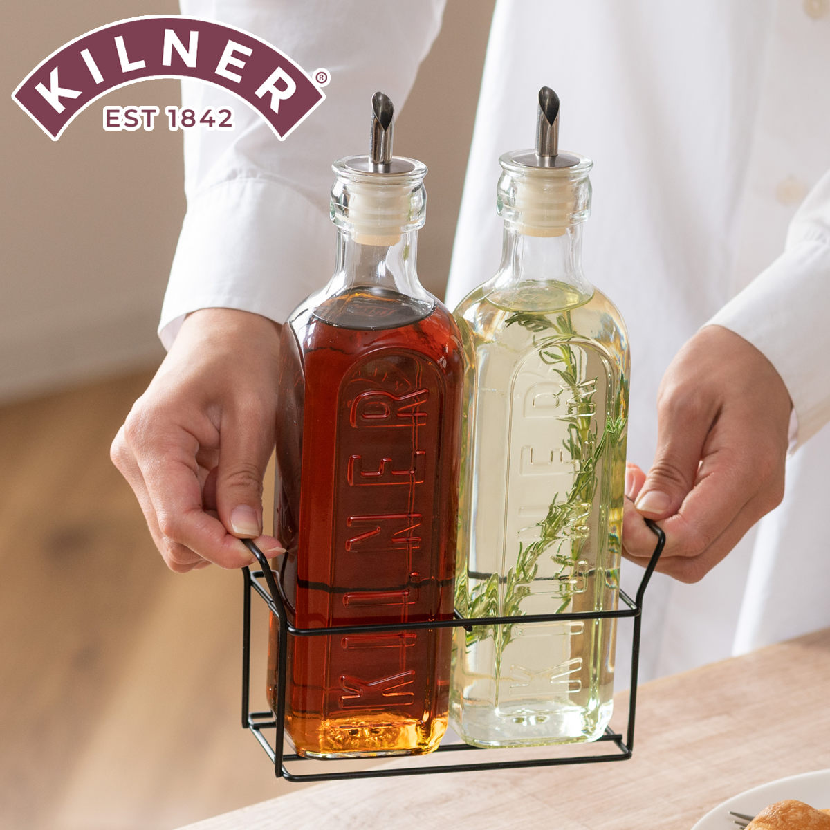 調味料入れ KILNER 600ml 2本セット Oil Bottles ＆ Metal Rack （ キルナー 調味料ボトル オイルボトル ビネガーボトル ヴィネガーボトル ガラスボトル 台付き 食洗機対応 液だれしにくい おしゃれ ）