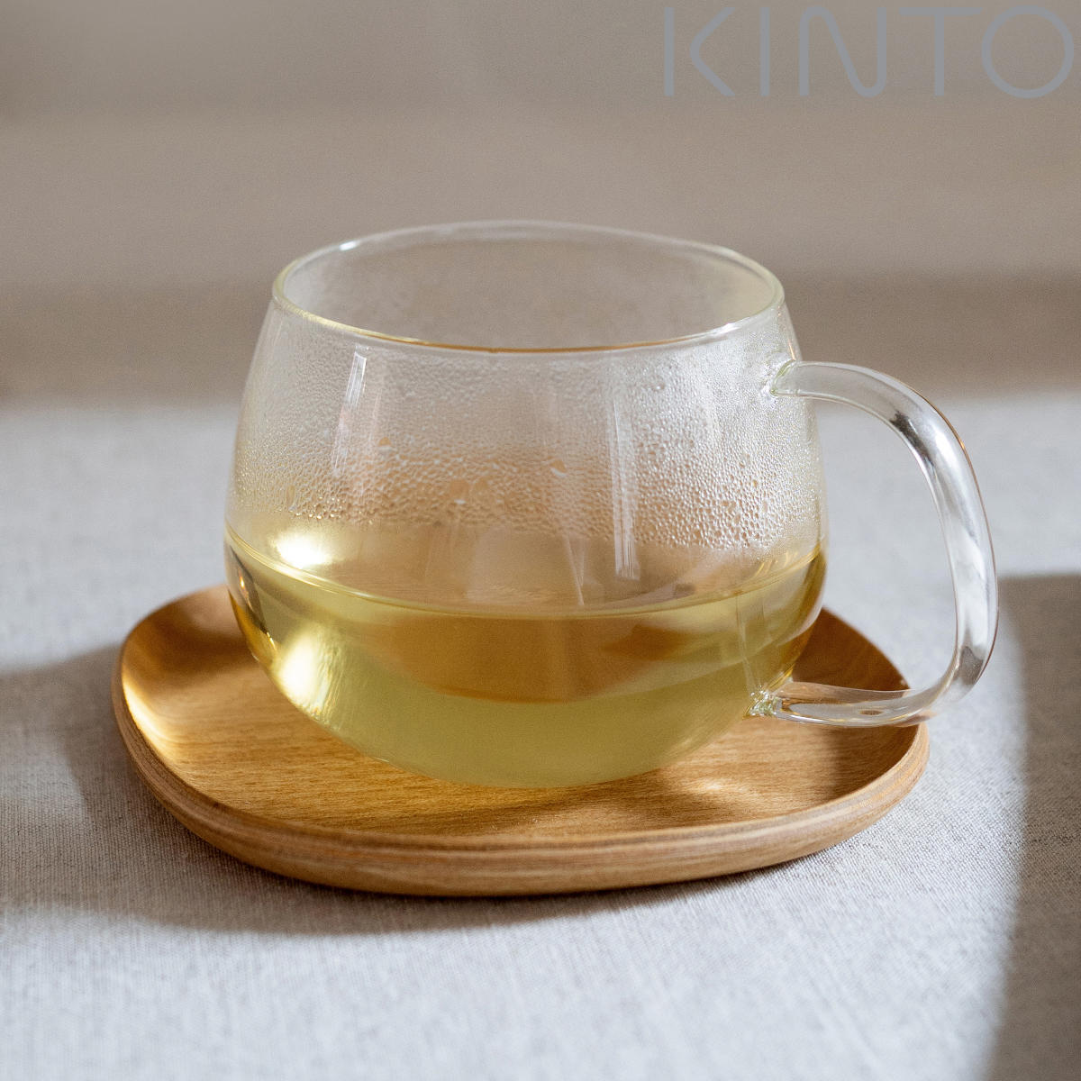 KINTO キントー UNITEA カップ&ソーサー 350ml 125mm ウィロー ( ガラス 天然木 耐熱ガラス 電子レンジ対応 食洗機対応 カップ ソーサー コップ おしゃれ かわいい ガラスマグ ガラスコップ マグカップ コーヒー 紅茶 )