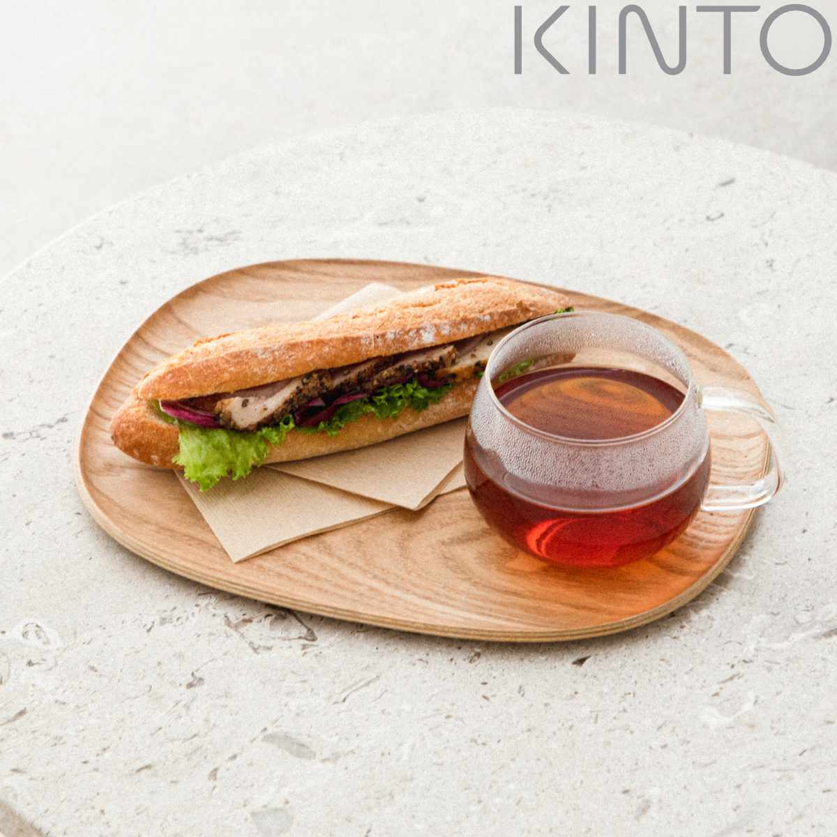 KINTO キントー UNITEA カップ&トレイ 350ml 265mm ウィロー ( ガラス 天然木 耐熱ガラス 電子レンジ対応 食洗機対応 カップ ソーサー コップ おしゃれ かわいい ガラスマグ ガラスコップ マグカップ コーヒー 紅茶 ハーブティー )