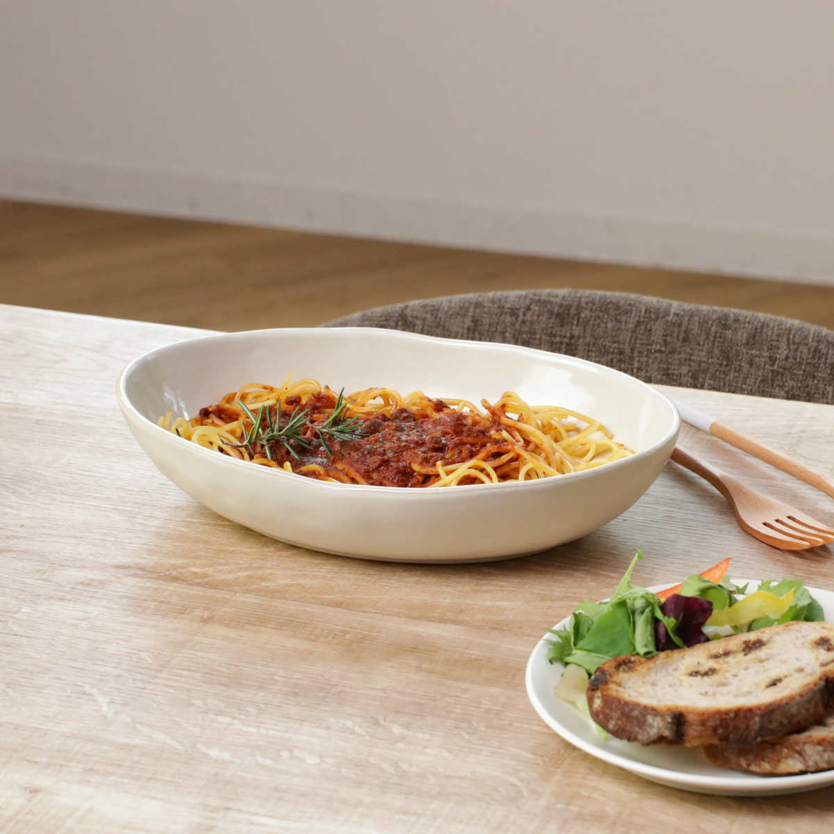 KINTO キントー ほっくり カレー皿 240mm 同色3枚セット ( プレート 24cm ほっくり ストーンウェア 食洗機対応 電子レンジ対応 皿 中皿 楕円 オーバル皿 カレー皿 パスタ皿 深皿 メイン料理 カレー パスタ メイン おしゃれ ) 【ホワイト】 ホワイト