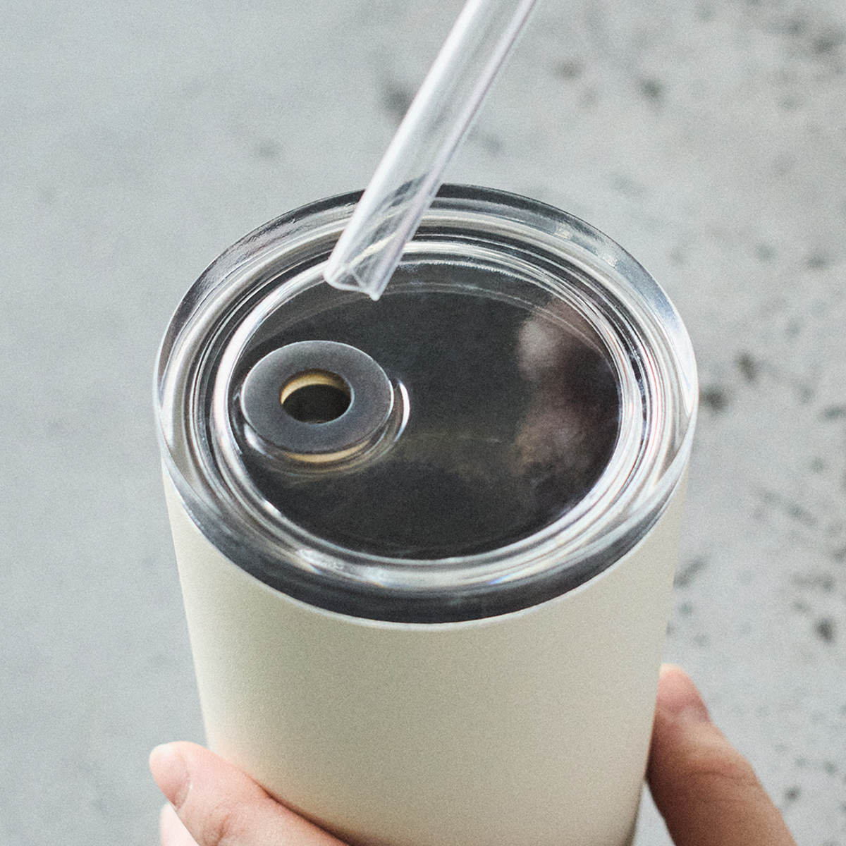 KINTO キントー トゥーゴータンブラー 480ml ストロー付き ( ステンレス 保冷 保温 タンブラー 真空二重構造 コップ カップ ストロータンブラー おしゃれ かわいい ふた付き 持ち運び コーヒー 紅茶 デスクワーク 蓋 ストロー ) 【アイスグレー】 アイスグレー