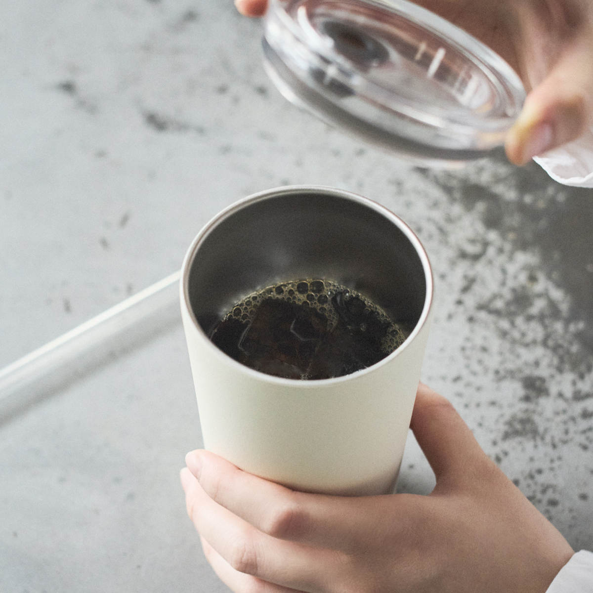 KINTO キントー トゥーゴータンブラー 480ml ストロー付き ( ステンレス 保冷 保温 タンブラー 真空二重構造 コップ カップ ストロータンブラー おしゃれ かわいい ふた付き 持ち運び コーヒー 紅茶 デスクワーク 蓋 ストロー ) 【アイスグレー】 アイスグレー