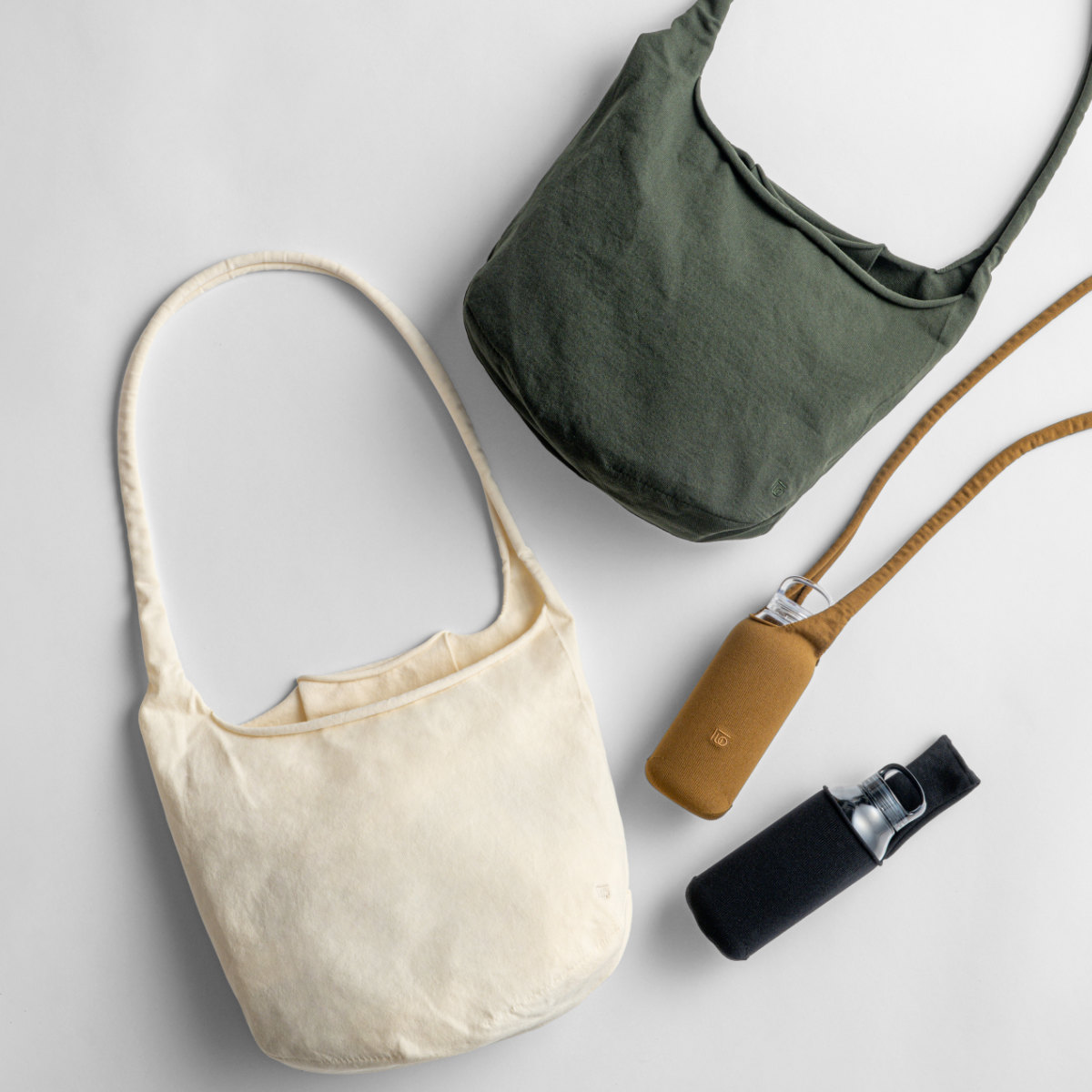 KINTO キントー FUTO ボトルリストバッグ ( ボトルケース 日本製 洗える 洗濯 おしゃれ かわいい WATER BOTTLE 500ml 対応 マグボトルカバー ペットボトルホルダー ペットボトルケース ポーチ 水筒 カバー ) 【コヨーテ】 コヨーテ